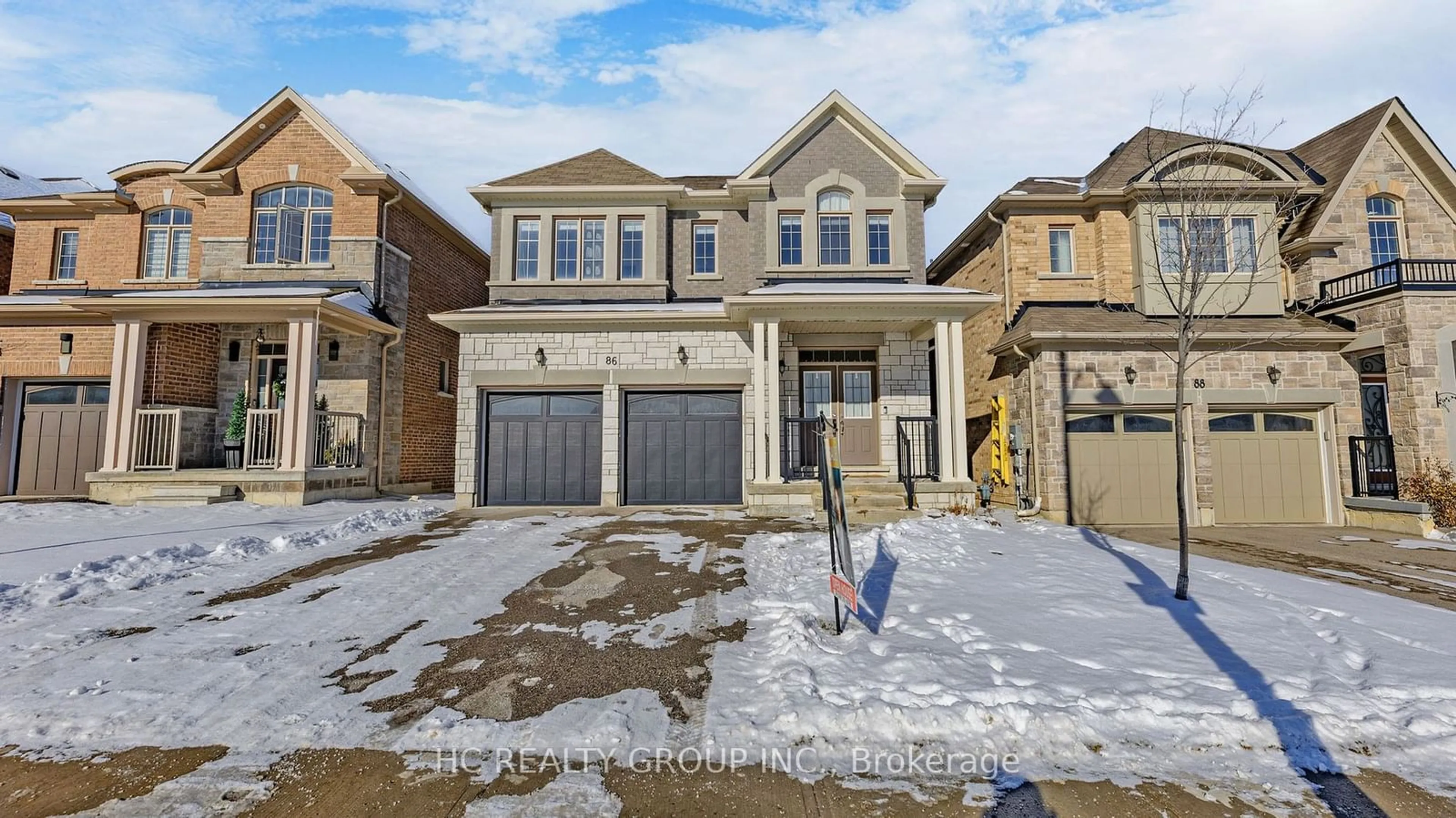 Home with brick exterior material, street for 86 Robb Thompson Rd, East Gwillimbury Ontario L0G 1M0