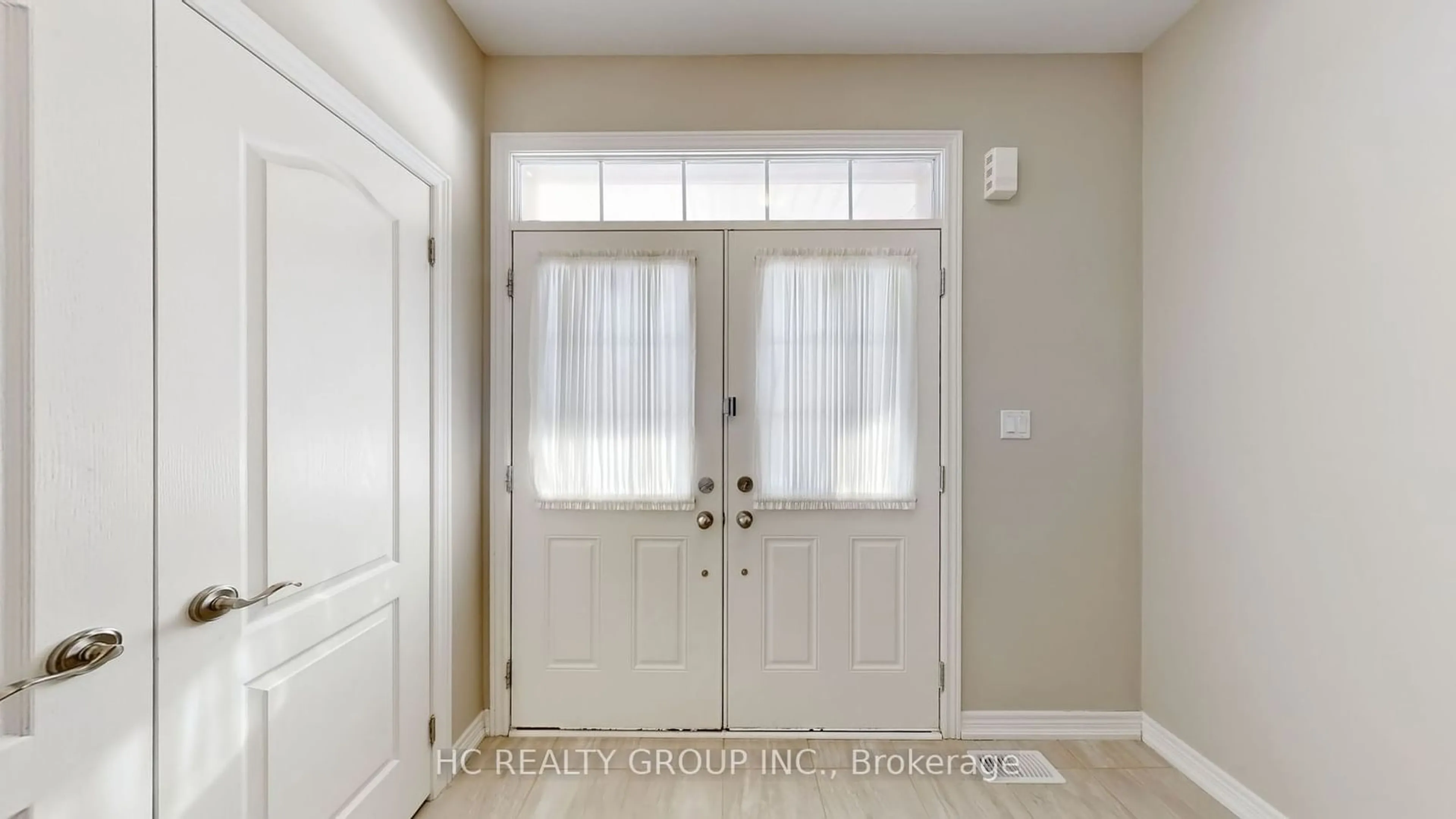 Indoor entryway for 86 Robb Thompson Rd, East Gwillimbury Ontario L0G 1M0