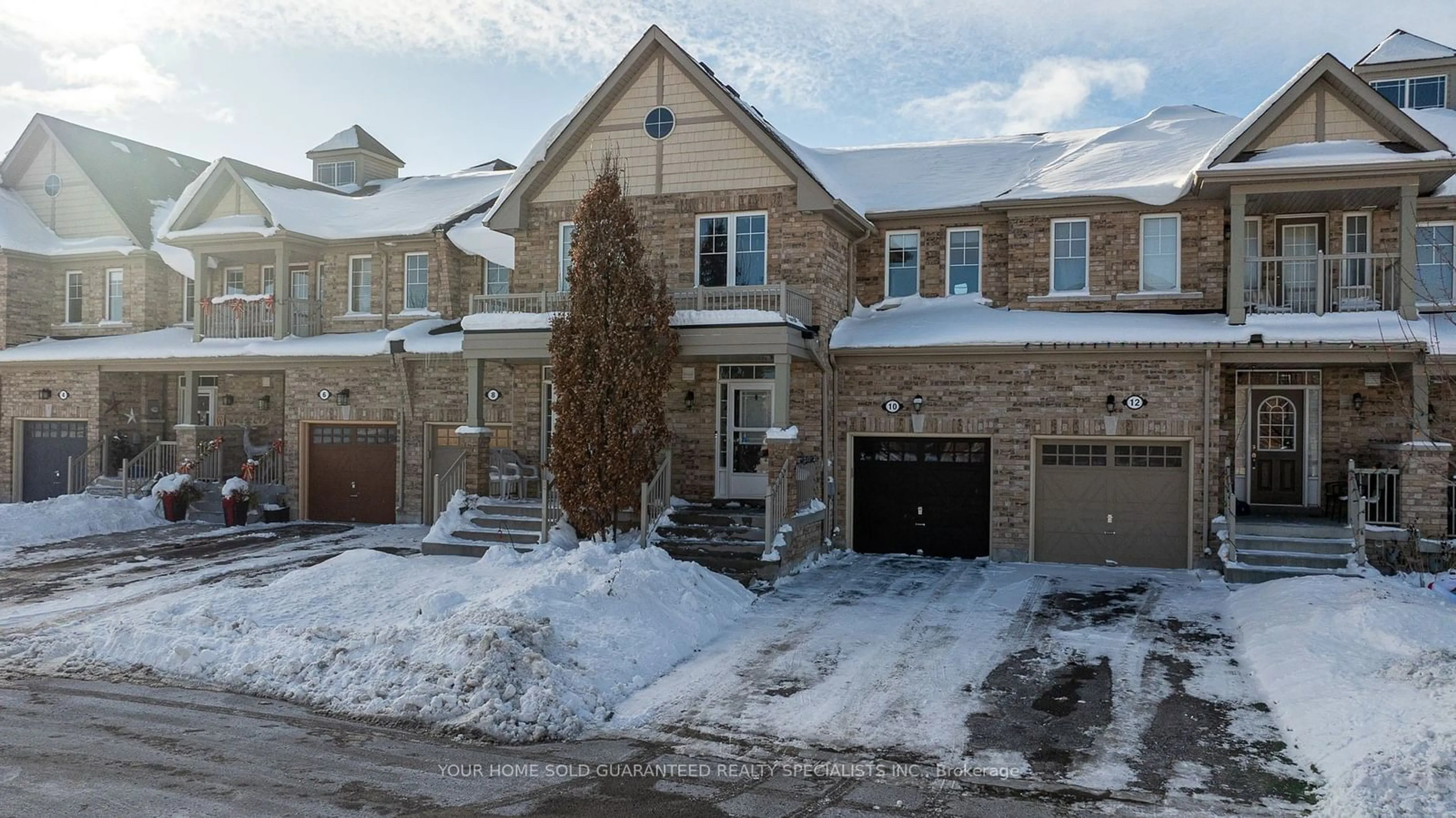 A pic from outside/outdoor area/front of a property/back of a property/a pic from drone, street for 10 Beechener St, Georgina Ontario L0E 1R0