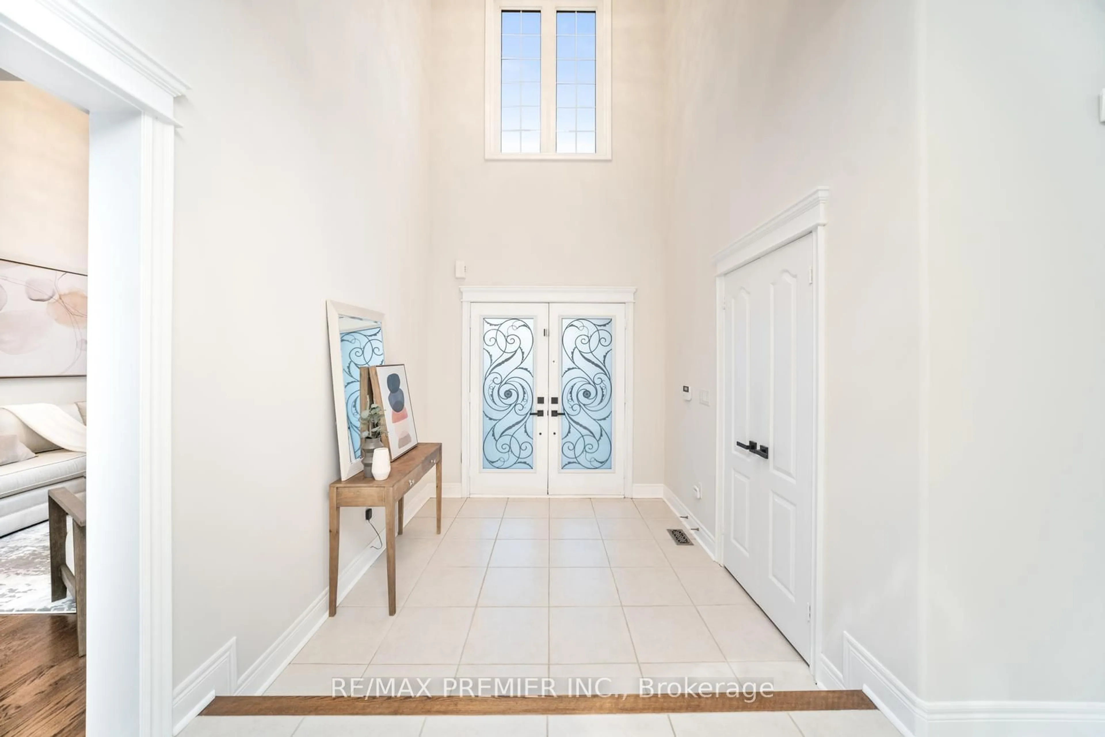 Indoor entryway for 28 Babak Blvd, Vaughan Ontario L4L 9A5