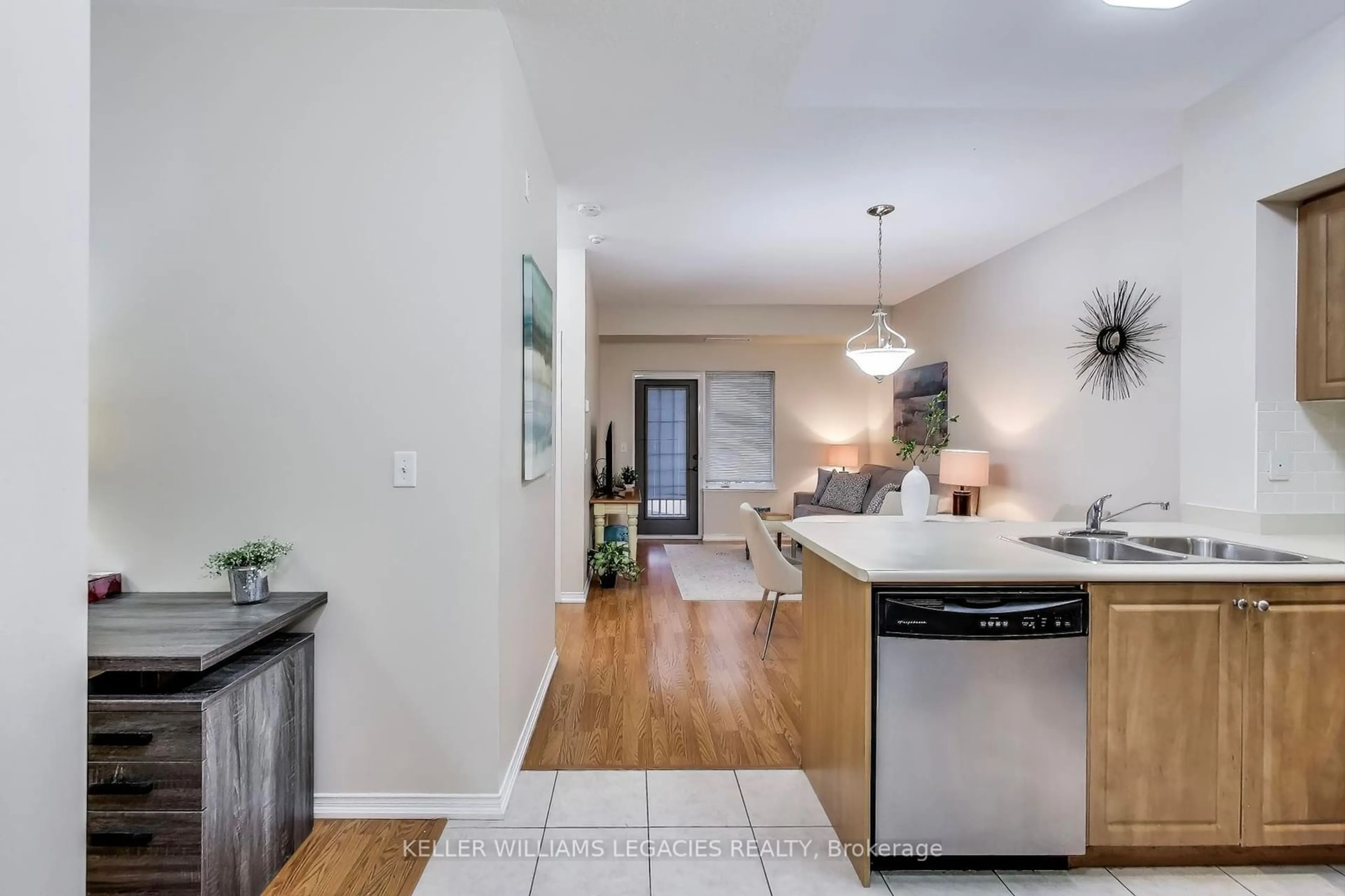 Open concept kitchen, unknown for 9973 Keele St #101, Vaughan Ontario L6A 3Y5