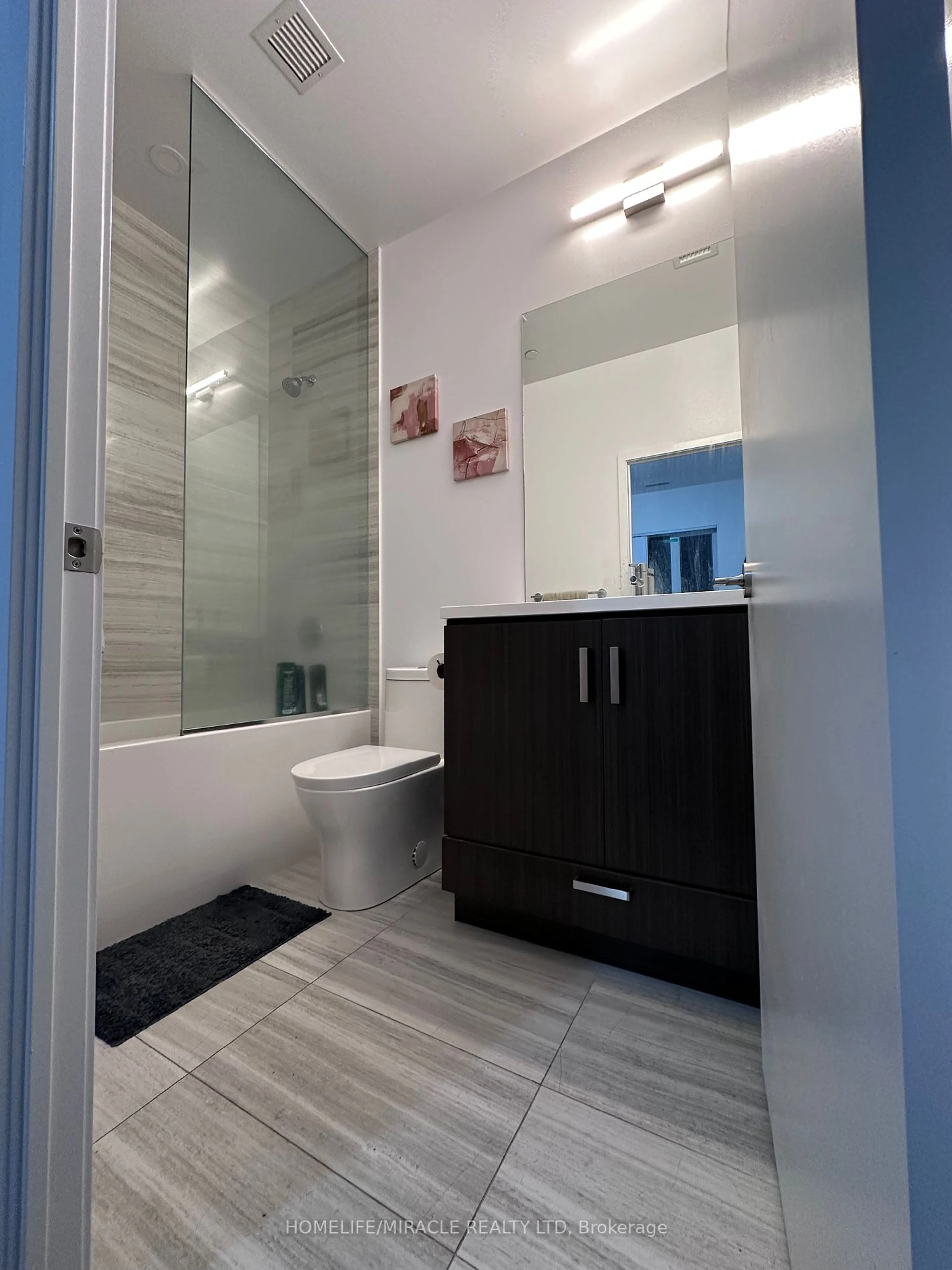 Contemporary bathroom, ceramic/tile floor for 10 Honeycrisp Cres #309, Vaughan Ontario L4K 0M7