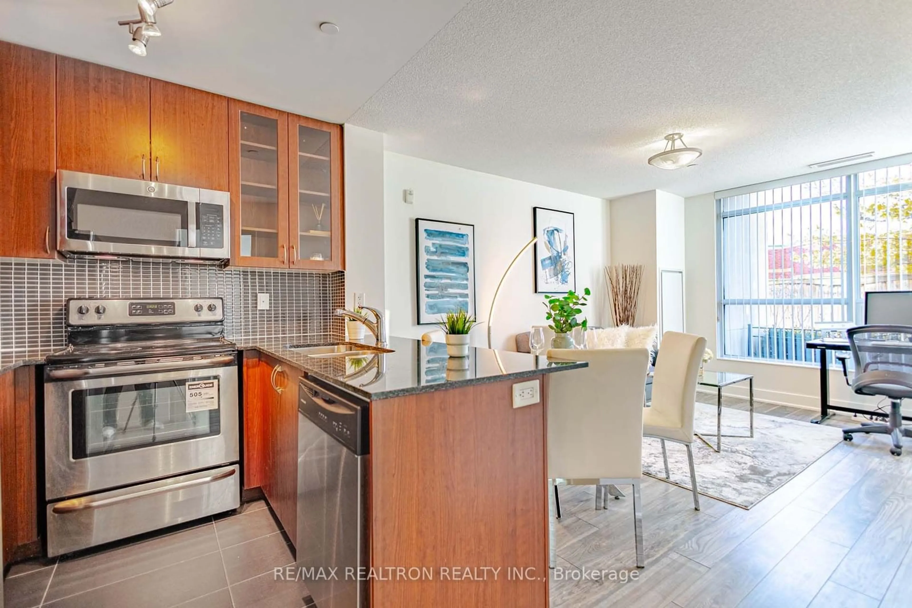 Open concept kitchen, ceramic/tile floor for 75 Norman Bethune Ave #110, Richmond Hill Ontario L4B 0B6