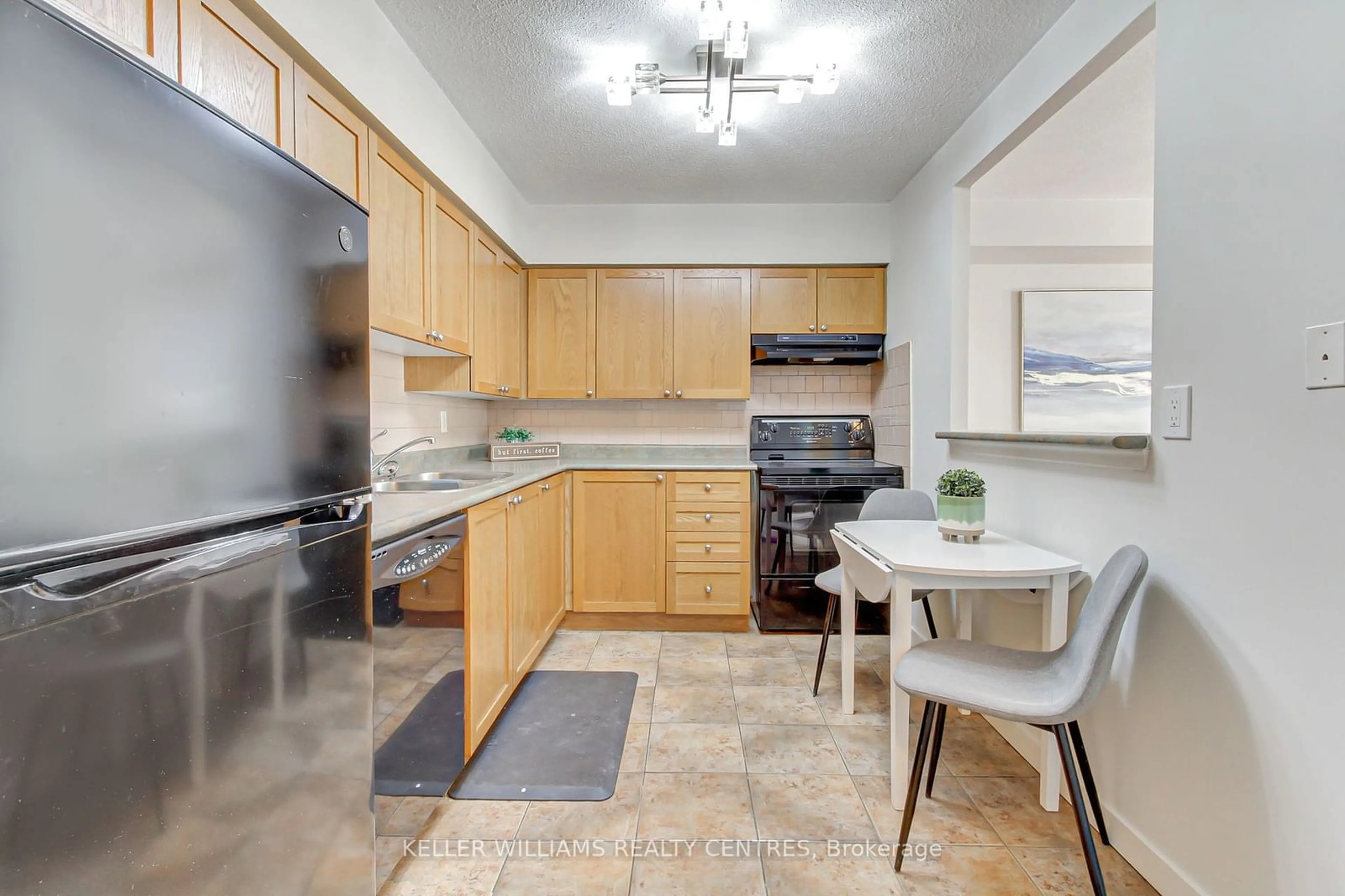 Standard kitchen, unknown for 260 Davis Dr #202, Newmarket Ontario L3Y 7C3