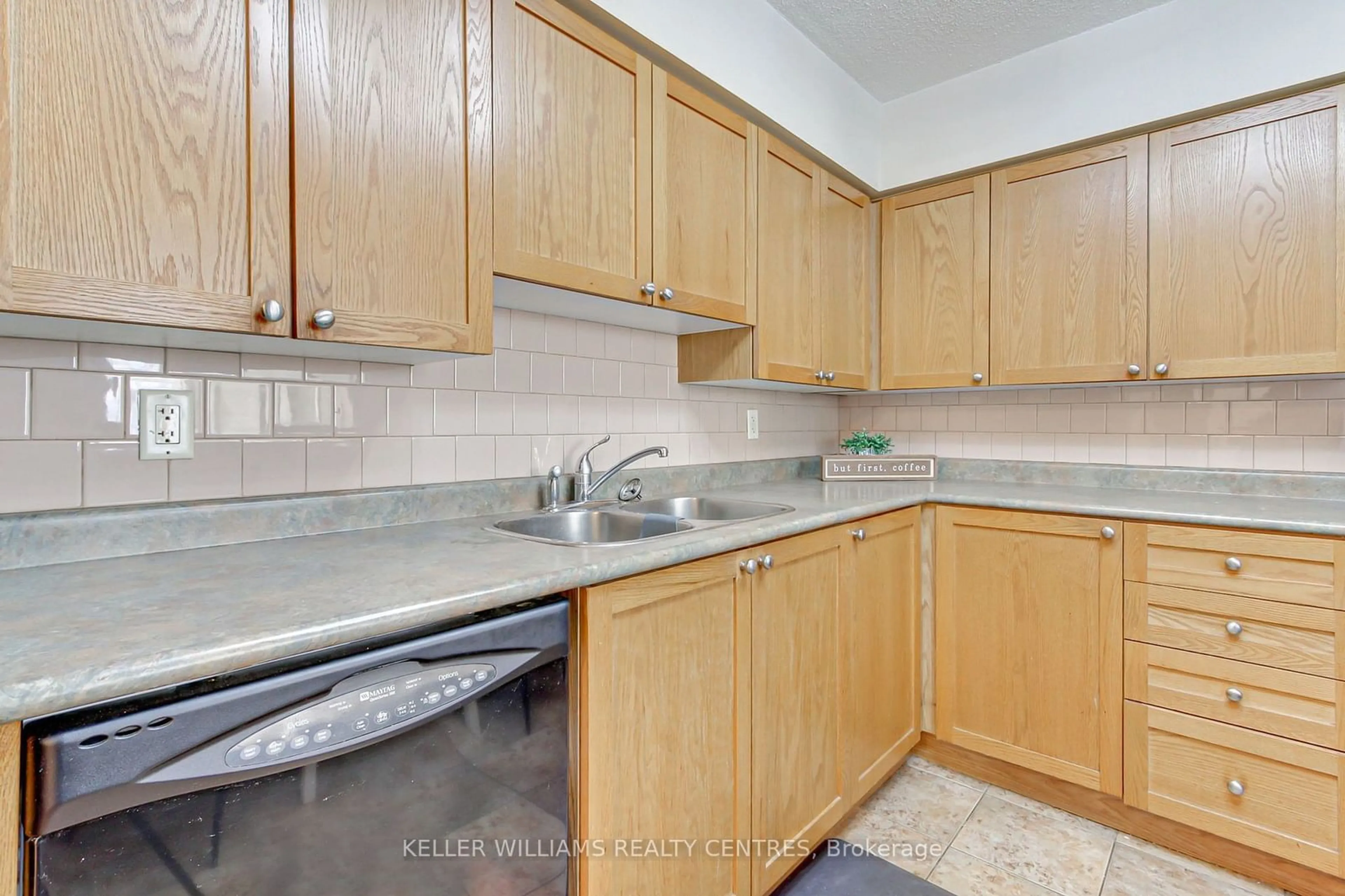 Standard kitchen, unknown for 260 Davis Dr #202, Newmarket Ontario L3Y 7C3