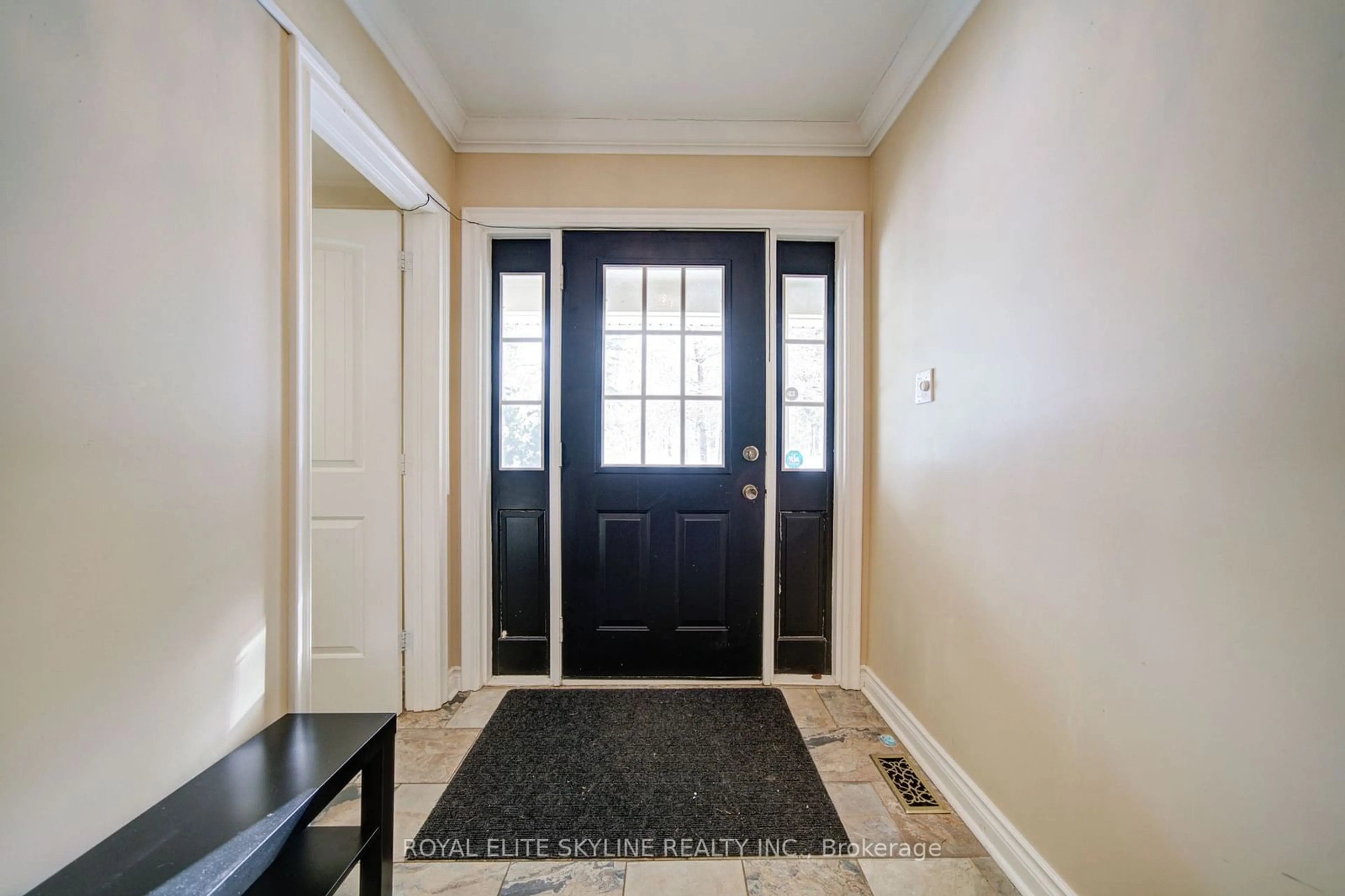 Indoor entryway for 4636 Cherry St, Whitchurch-Stouffville Ontario L4A 7X4