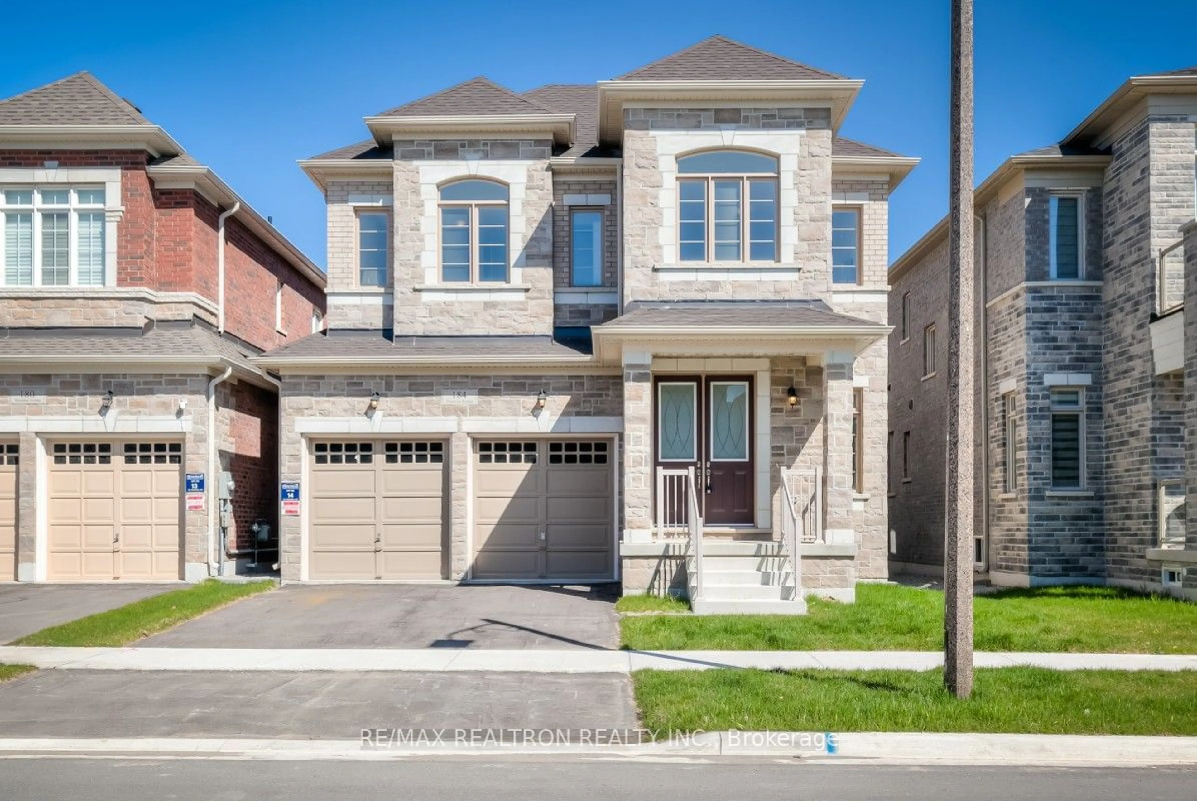 Home with brick exterior material, street for 184 Wesmina Ave, Whitchurch-Stouffville Ontario L4A 5A2