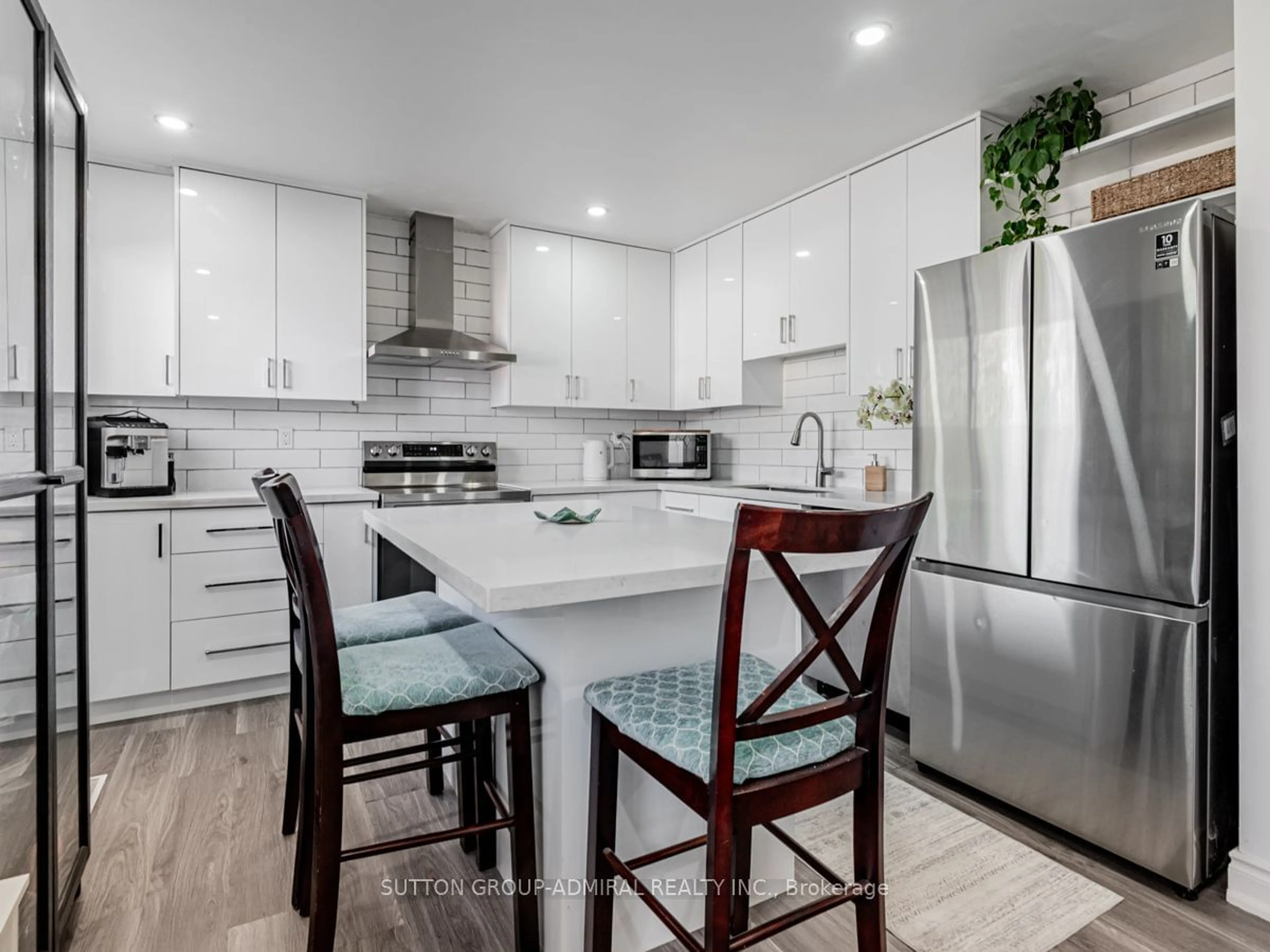 Open concept kitchen, unknown for 259 Axminster Dr, Richmond Hill Ontario L4C 2W2