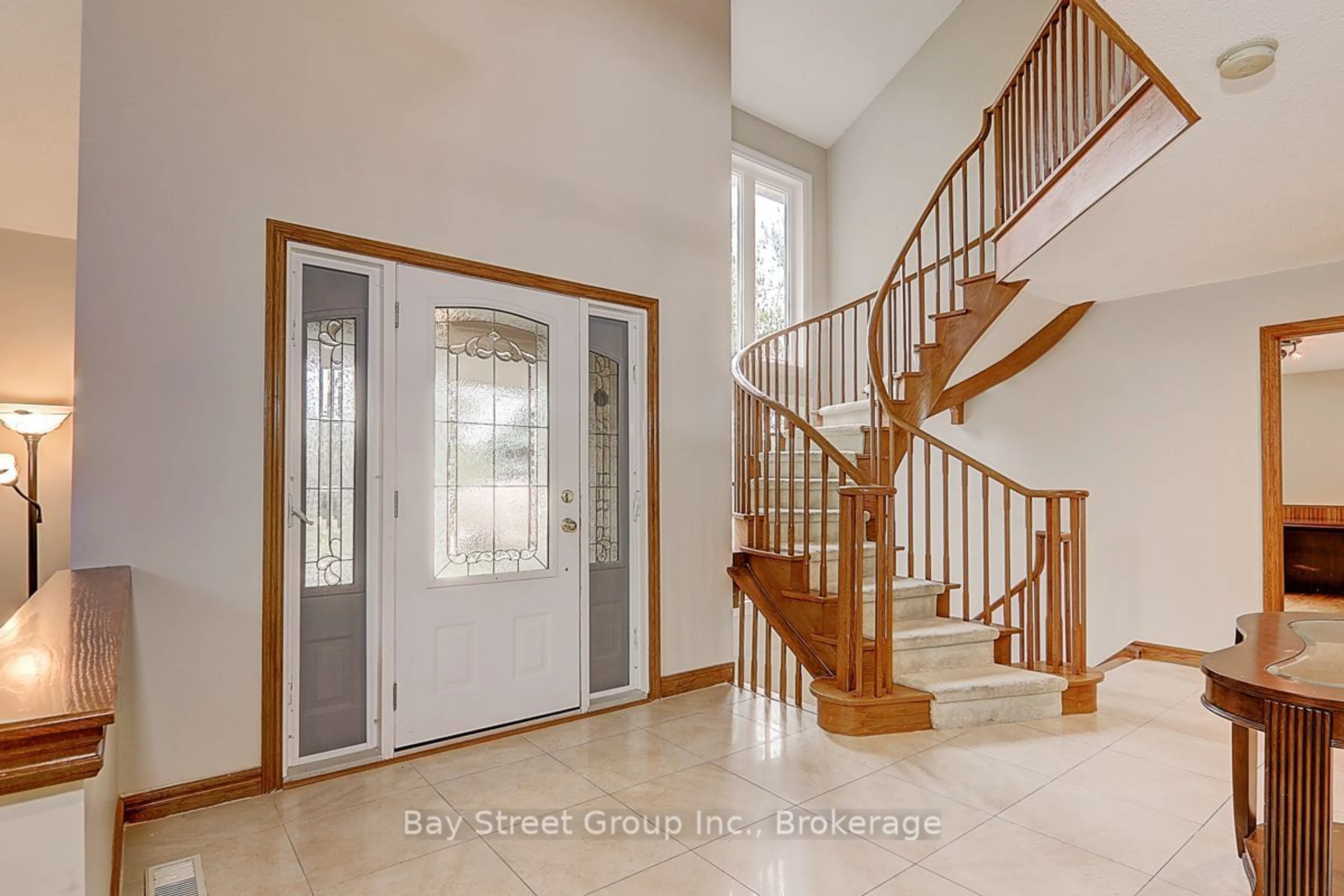 Indoor entryway for 8 Bristol Sands Cres, Uxbridge Ontario L4A 7X4