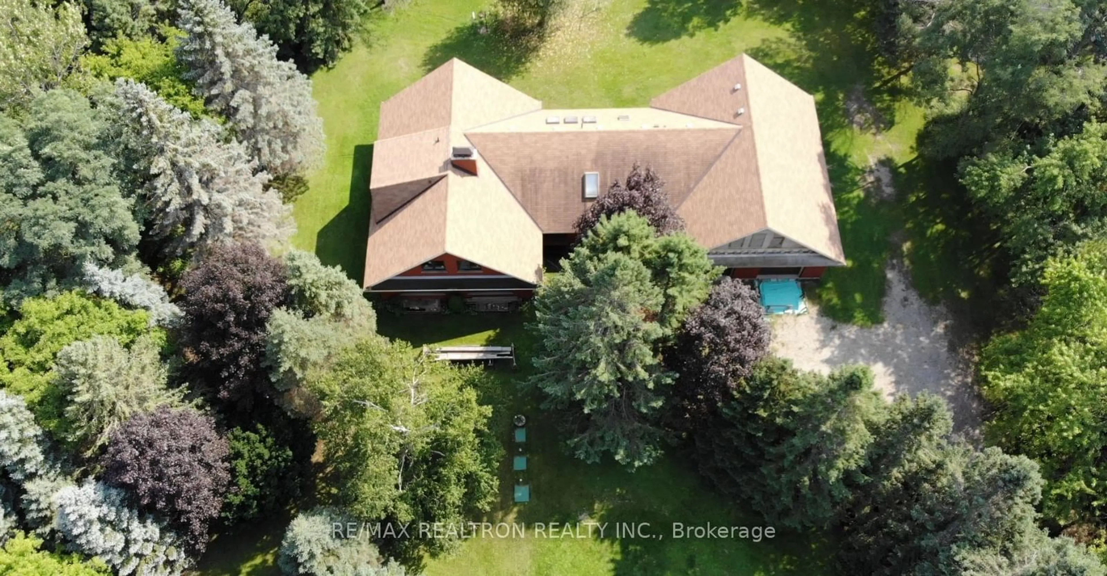 A pic from outside/outdoor area/front of a property/back of a property/a pic from drone, building for 6019 6th Line, New Tecumseth Ontario L0G 1A0