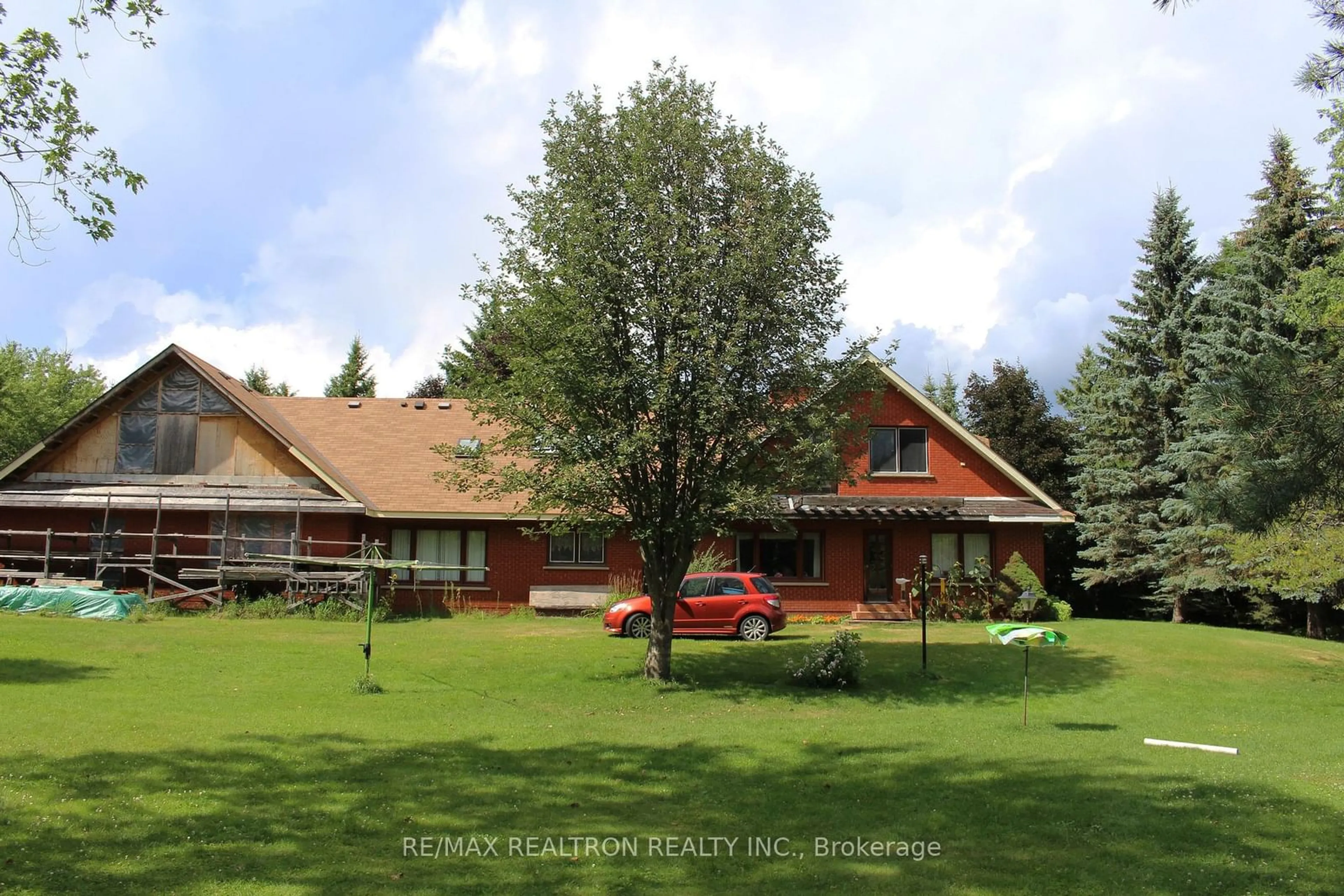 A pic from outside/outdoor area/front of a property/back of a property/a pic from drone, unknown for 6019 6th Line, New Tecumseth Ontario L0G 1A0