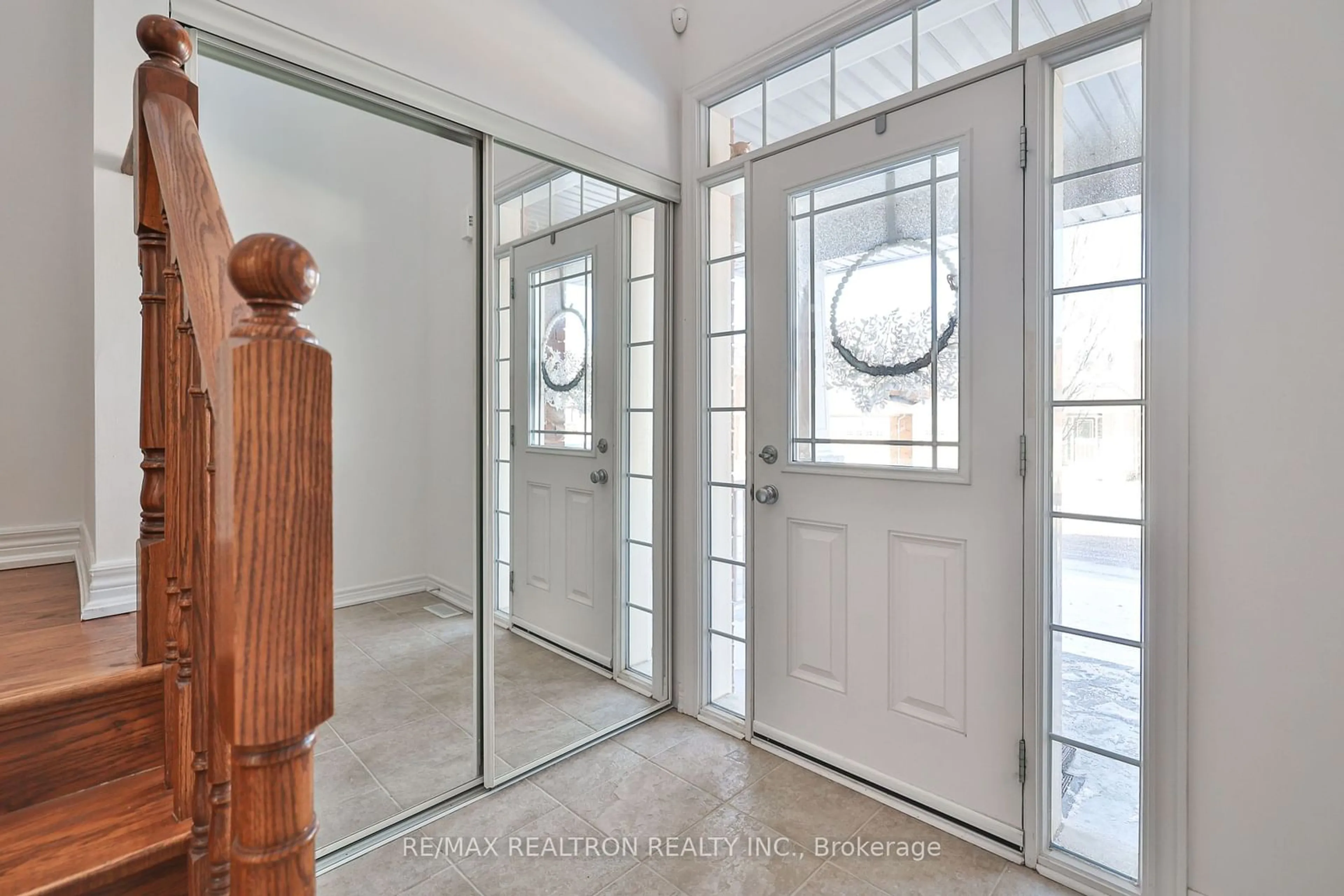 Indoor entryway for 56 Overhold Cres, Richmond Hill Ontario L4E 0L9