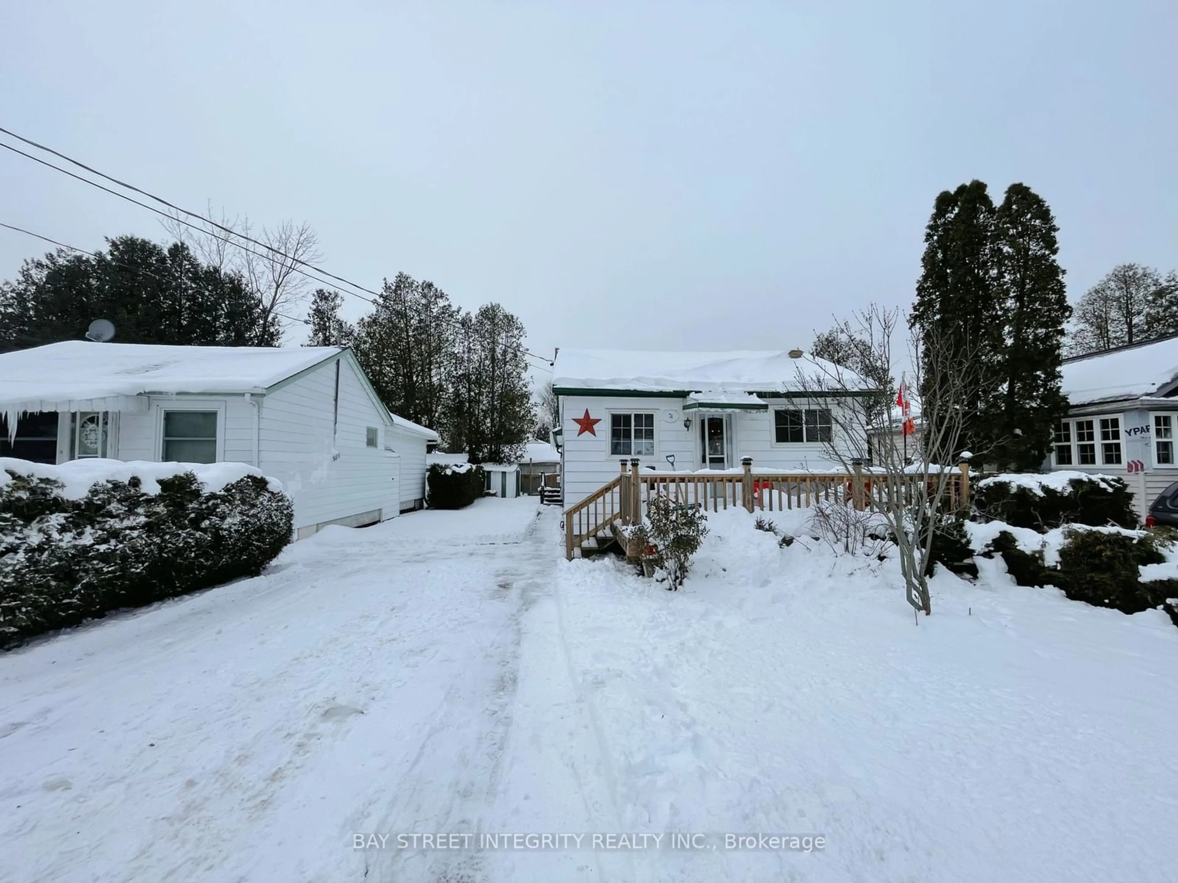 A pic from outside/outdoor area/front of a property/back of a property/a pic from drone, street for 74 De La Salle Blvd, Georgina Ontario L0E 1L0