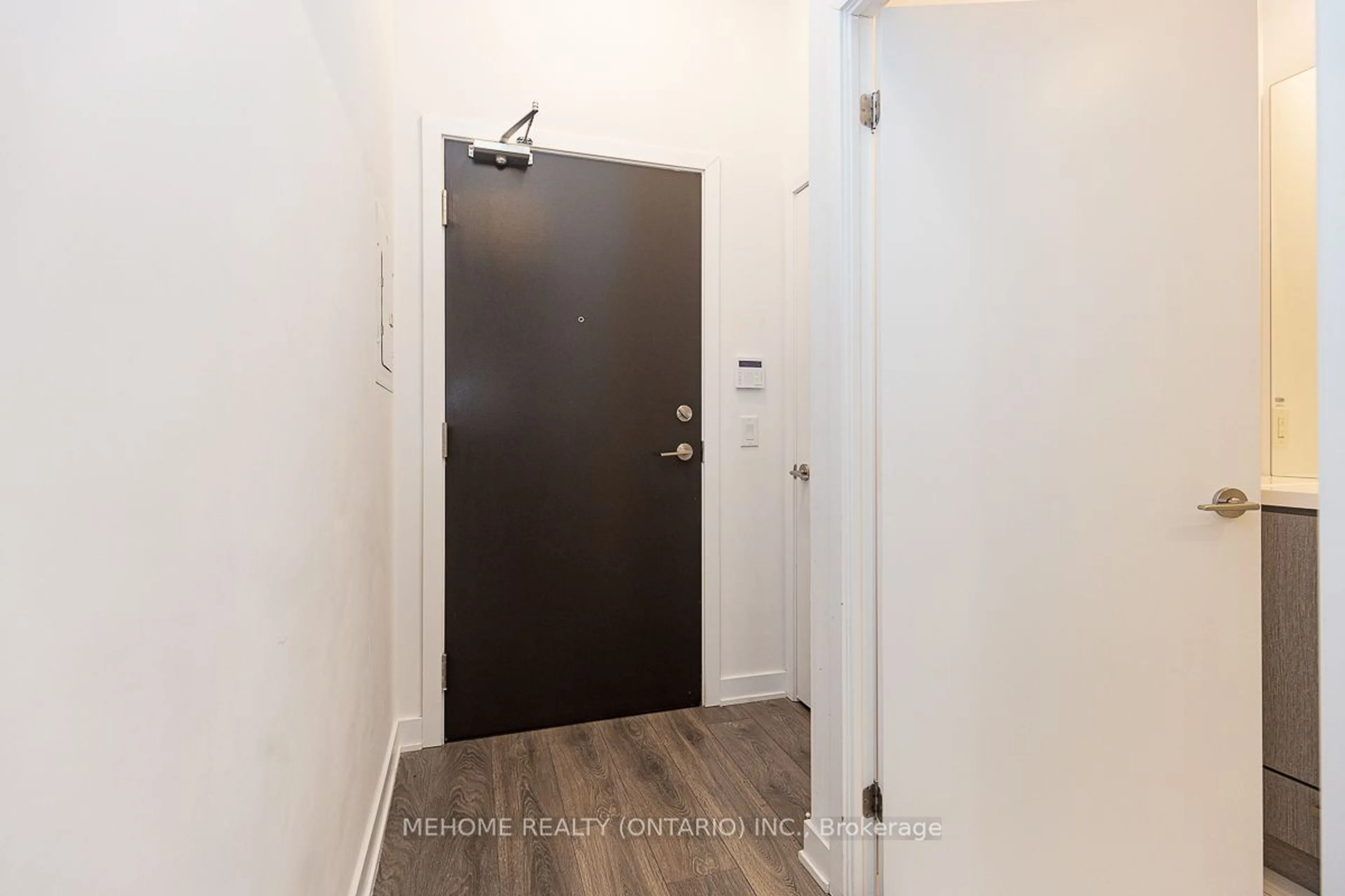 Indoor entryway for 38 Honeycrisp Dr #305, Vaughan Ontario L4K 0M8