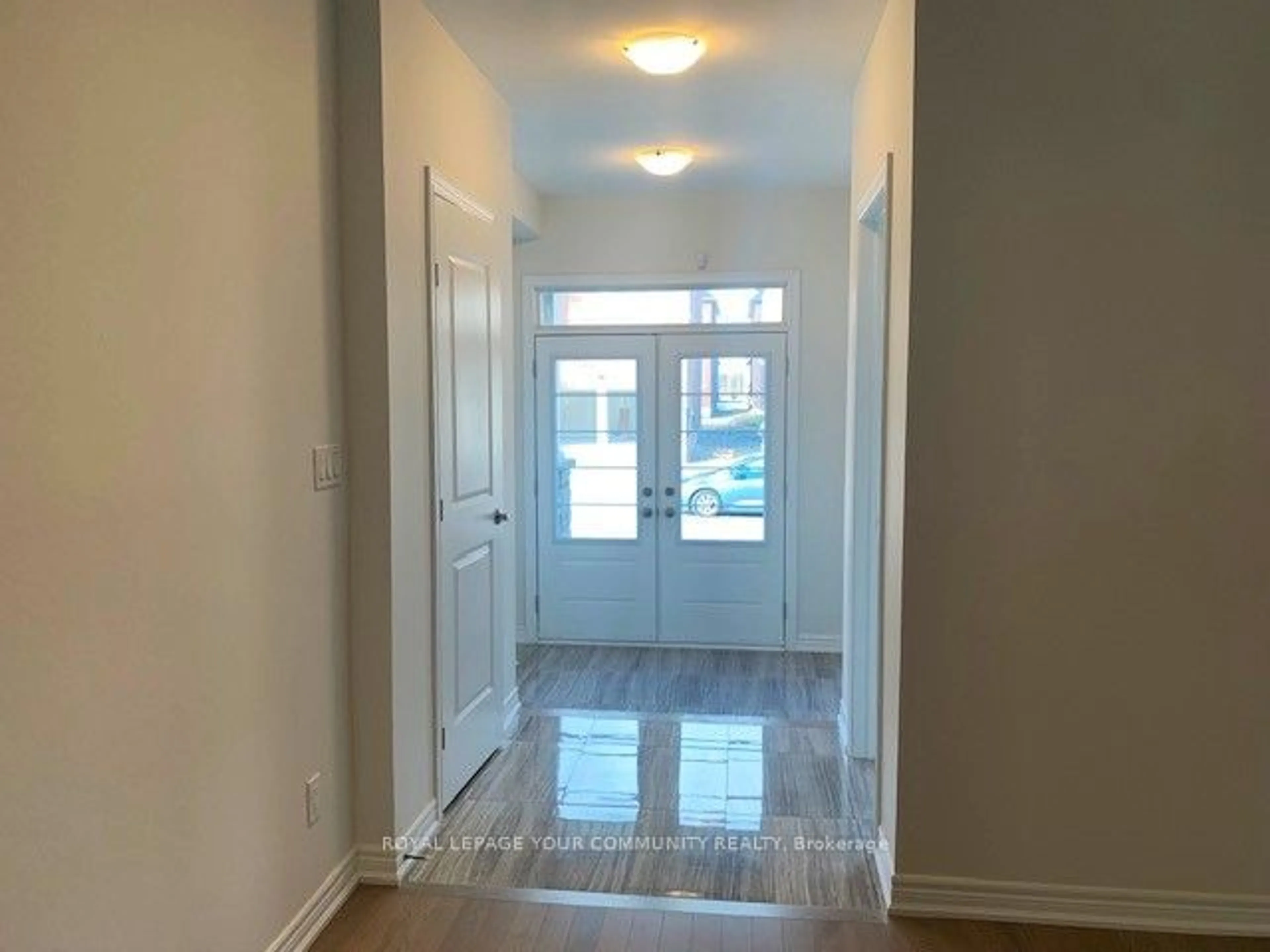 Indoor entryway for 61 Bud Leggett Cres, Georgina Ontario L4P 0T1