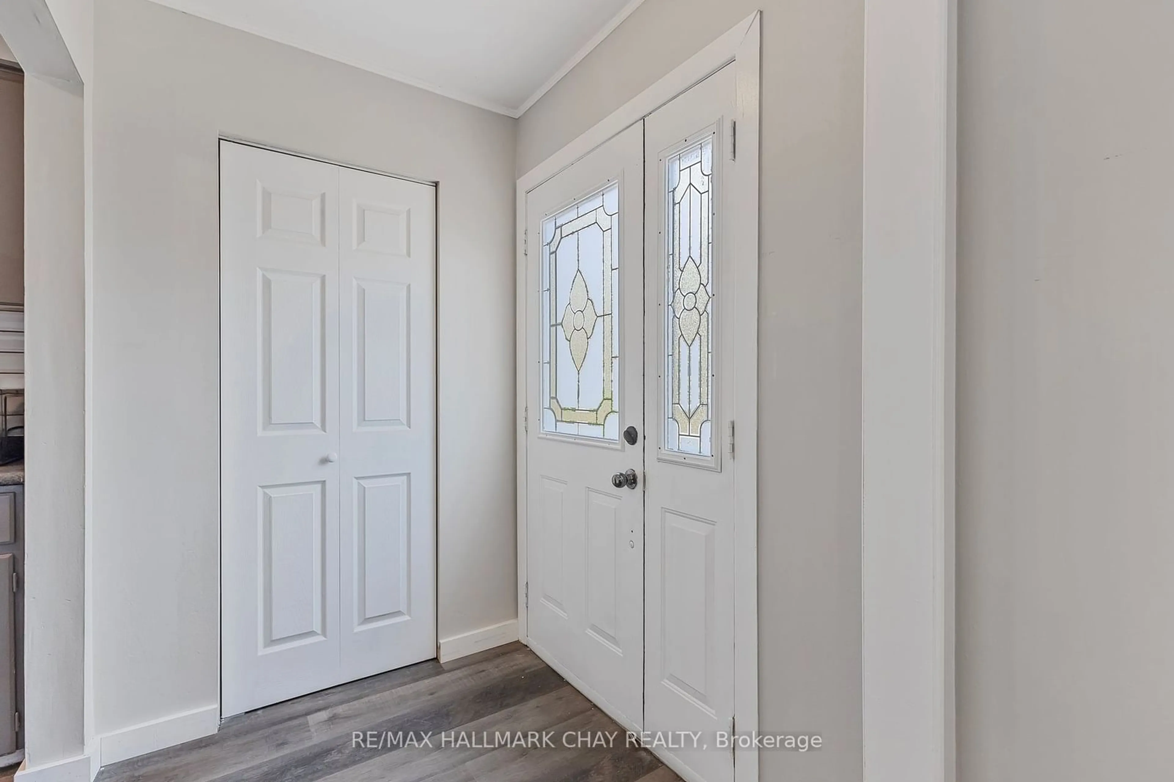 Indoor entryway for 92 Walkem Dr, New Tecumseth Ontario L0G 1W0