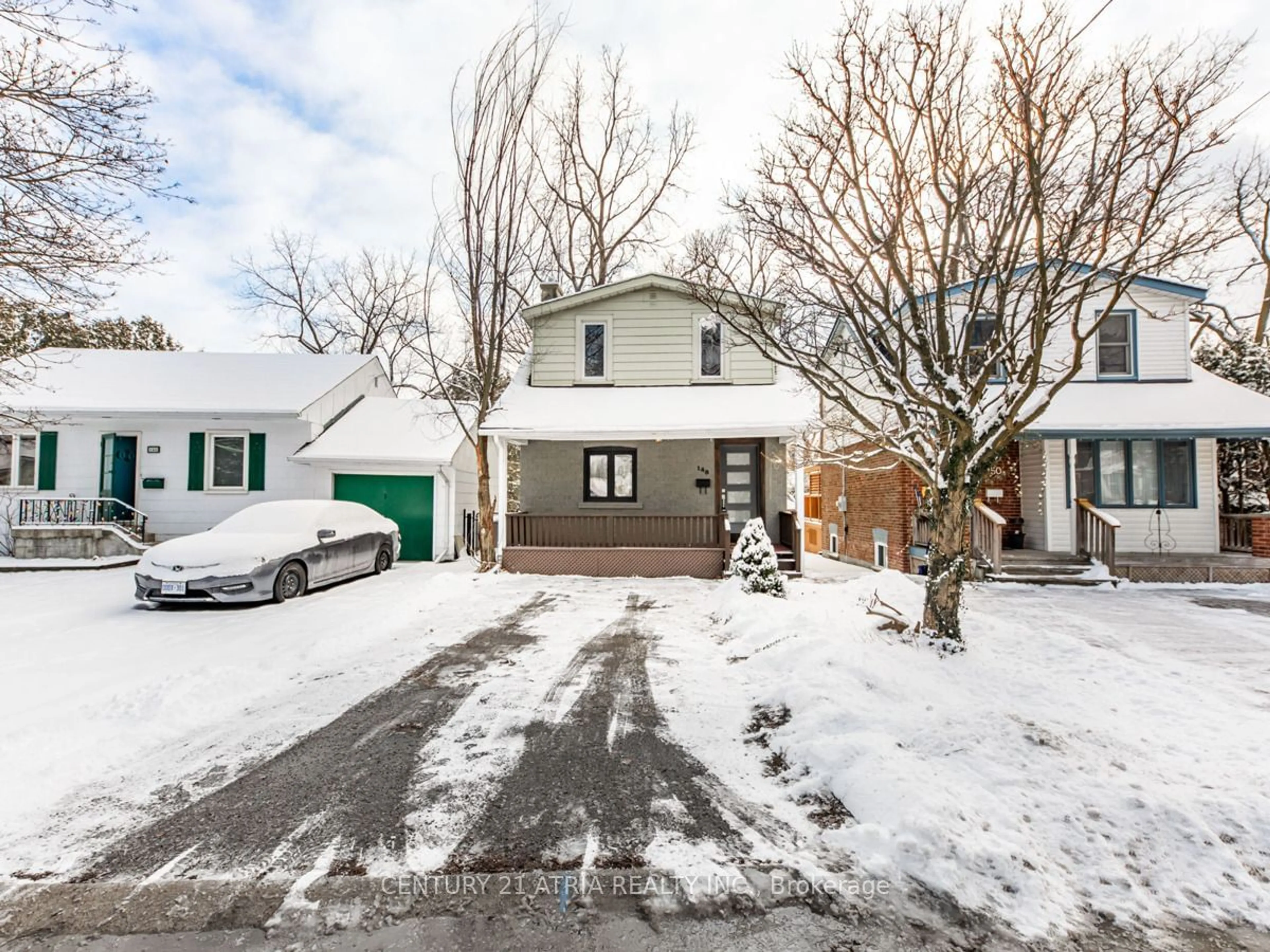 A pic from outside/outdoor area/front of a property/back of a property/a pic from drone, street for 148 Richmond St, Richmond Hill Ontario L4C 3Y4