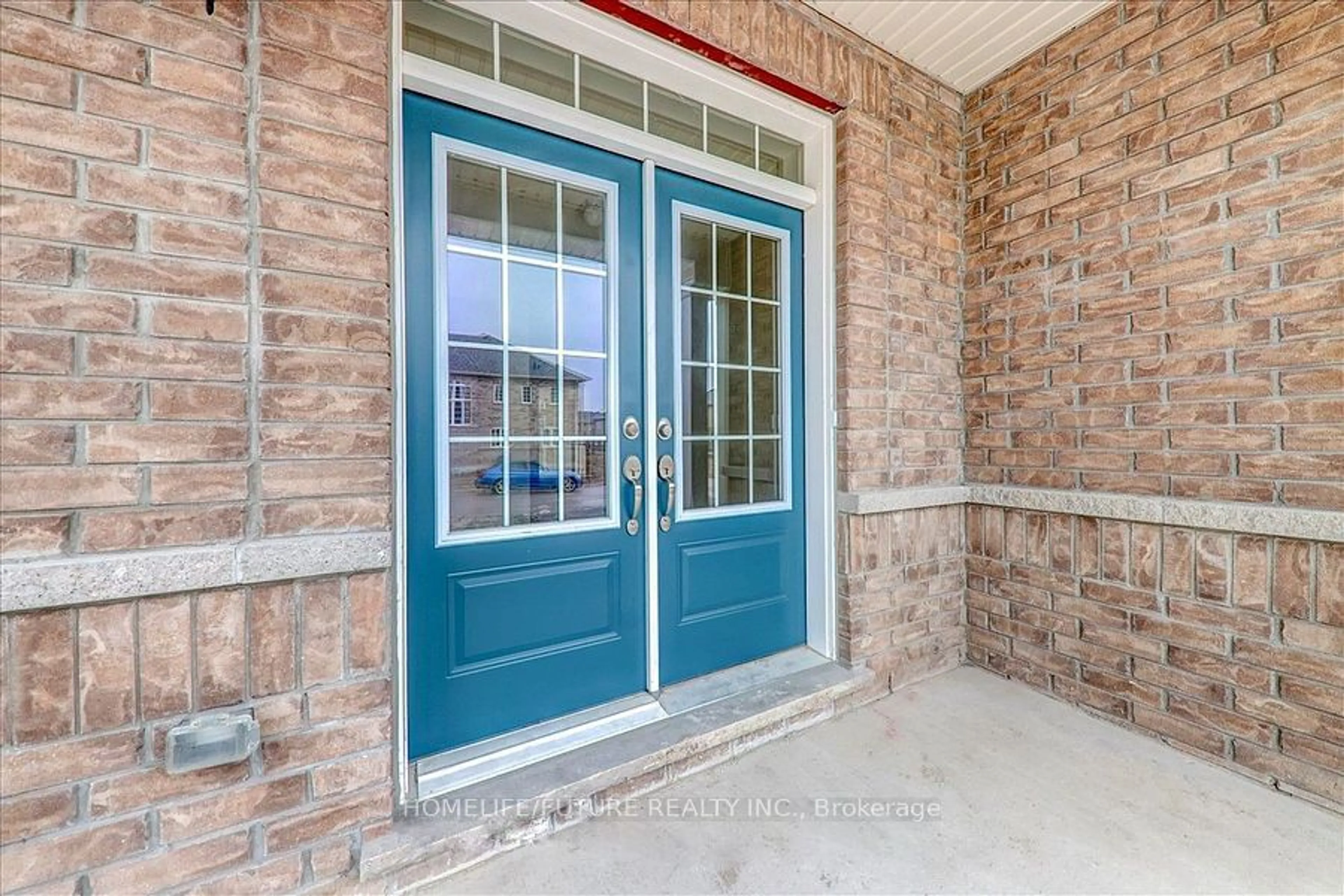 Indoor entryway for 102 Cliff Thompson Crt, Georgina Ontario L0E 1R0