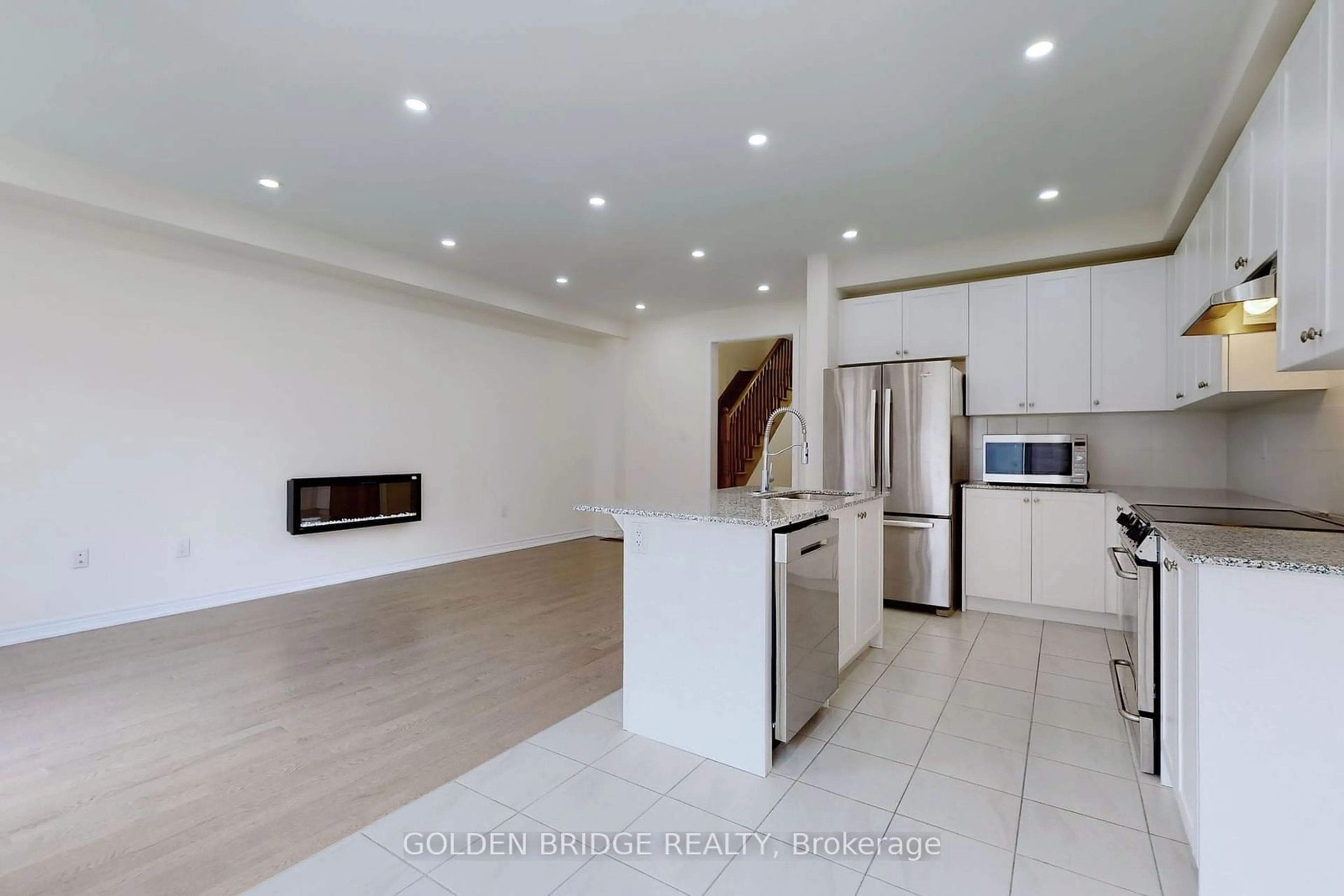 Open concept kitchen, ceramic/tile floor for 11 Boiton St, Richmond Hill Ontario L4S 0J2