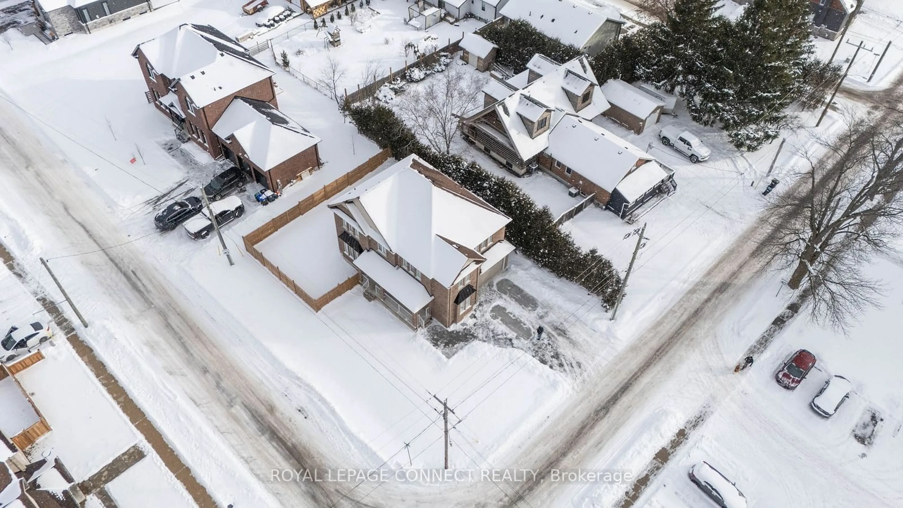 A pic from outside/outdoor area/front of a property/back of a property/a pic from drone, street for 3 B George St, Innisfil Ontario L0L 1L0