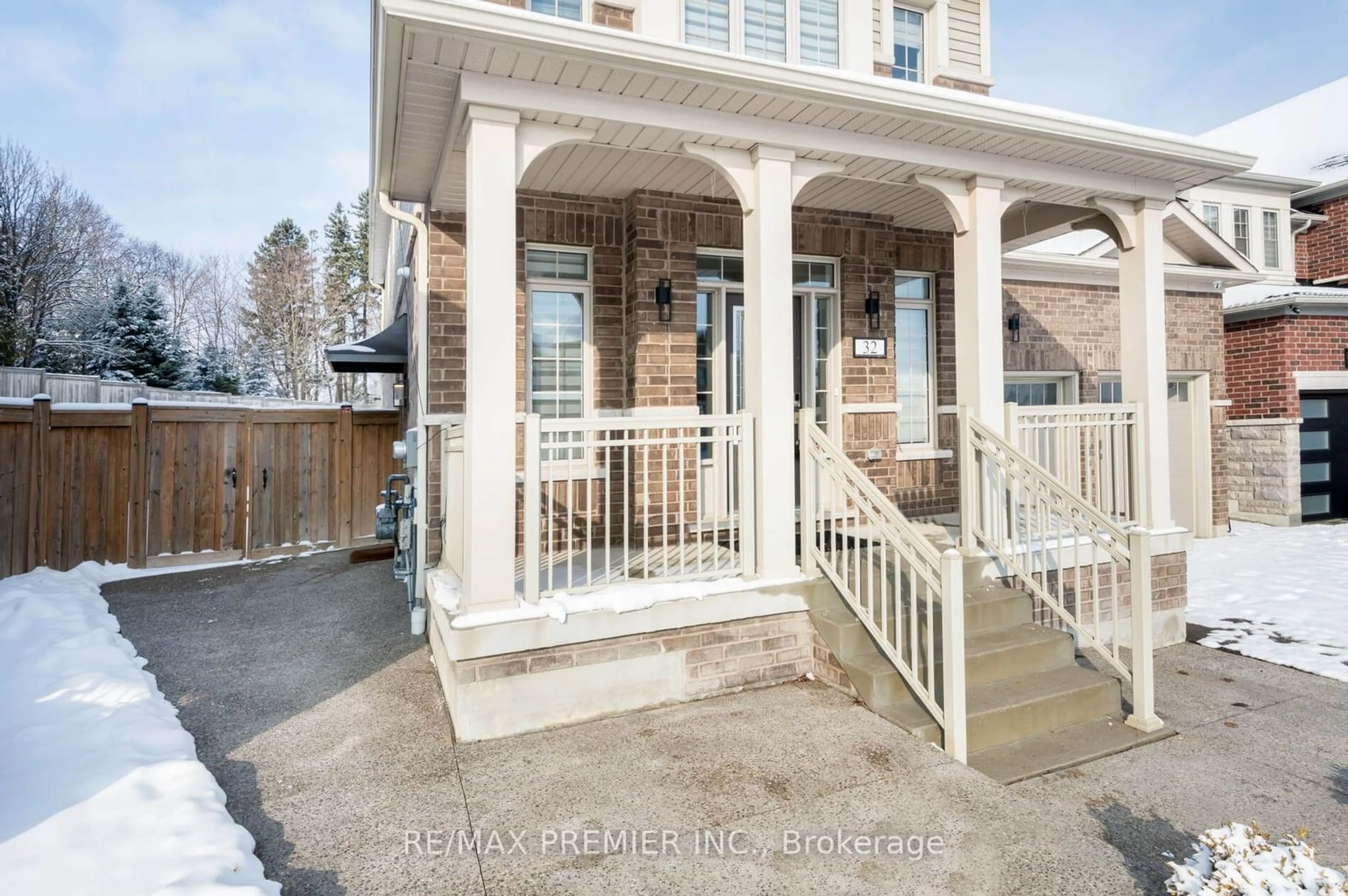 Indoor entryway for 32 Pridham Pl, New Tecumseth Ontario L0G 1W0