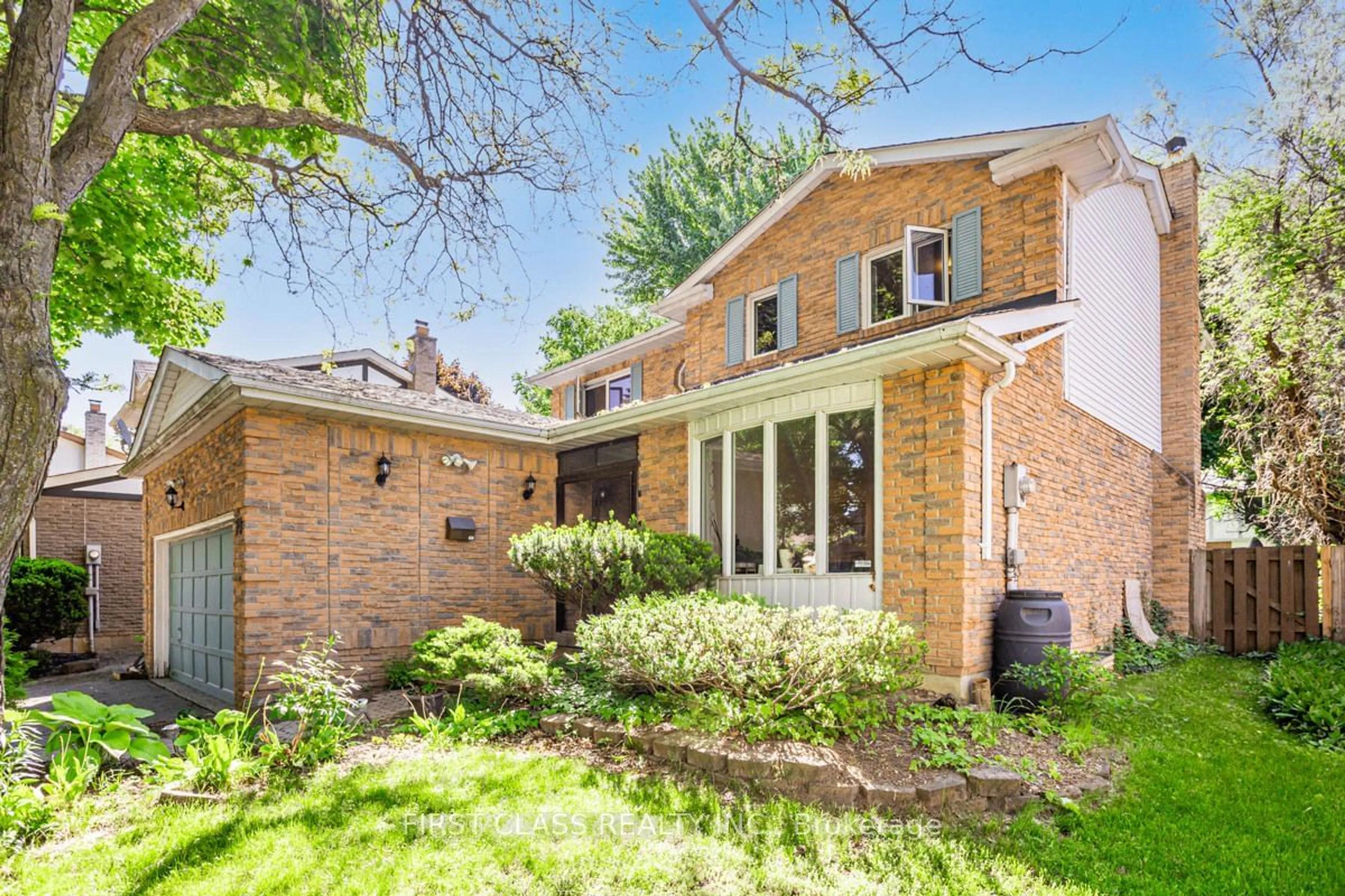 Home with brick exterior material, street for 74 Innisbrook Cres, Markham Ontario L3T 5B1