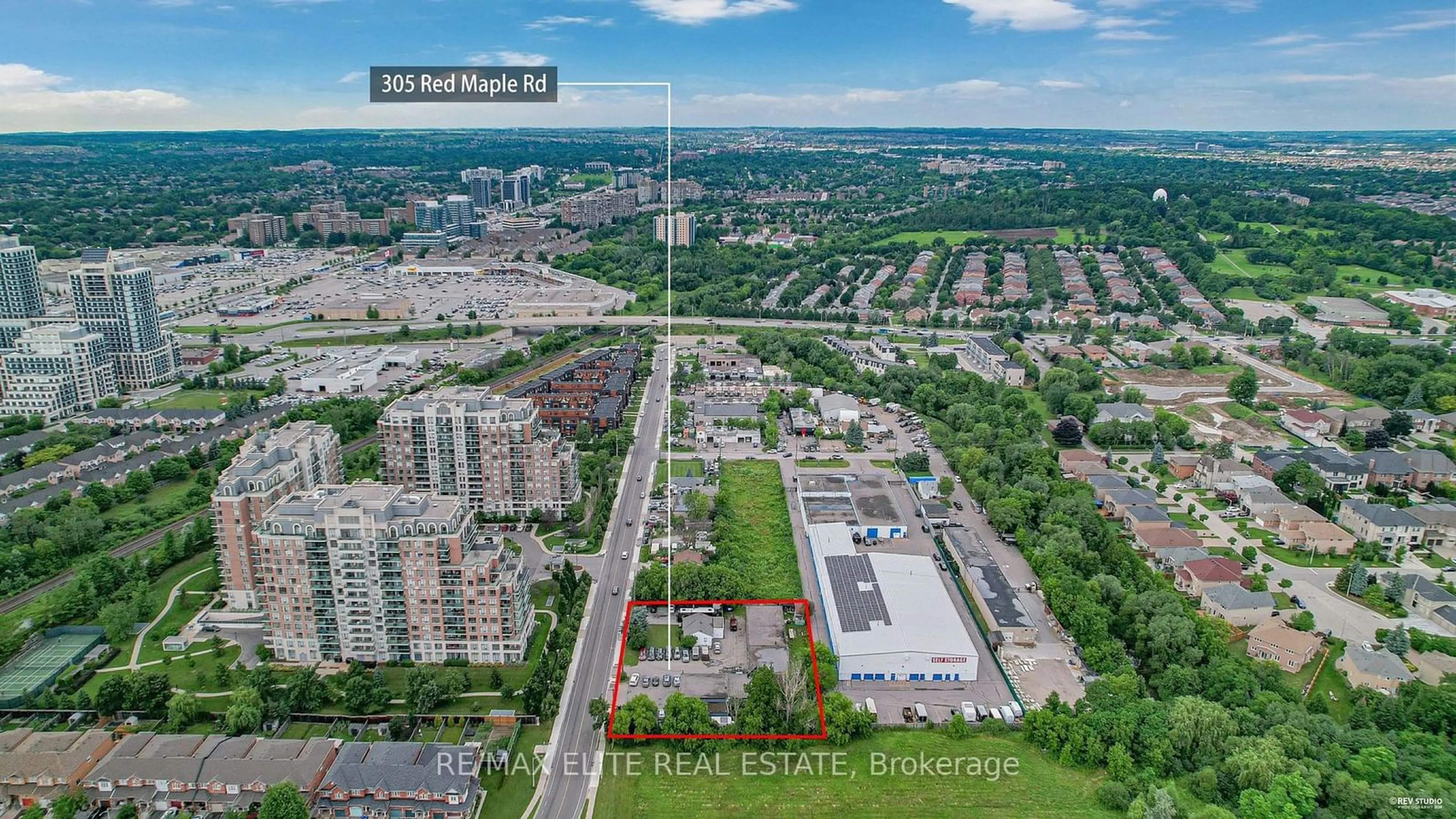 A pic from outside/outdoor area/front of a property/back of a property/a pic from drone, city buildings view from balcony for 305 Red Maple Rd, Richmond Hill Ontario L4C 6P2