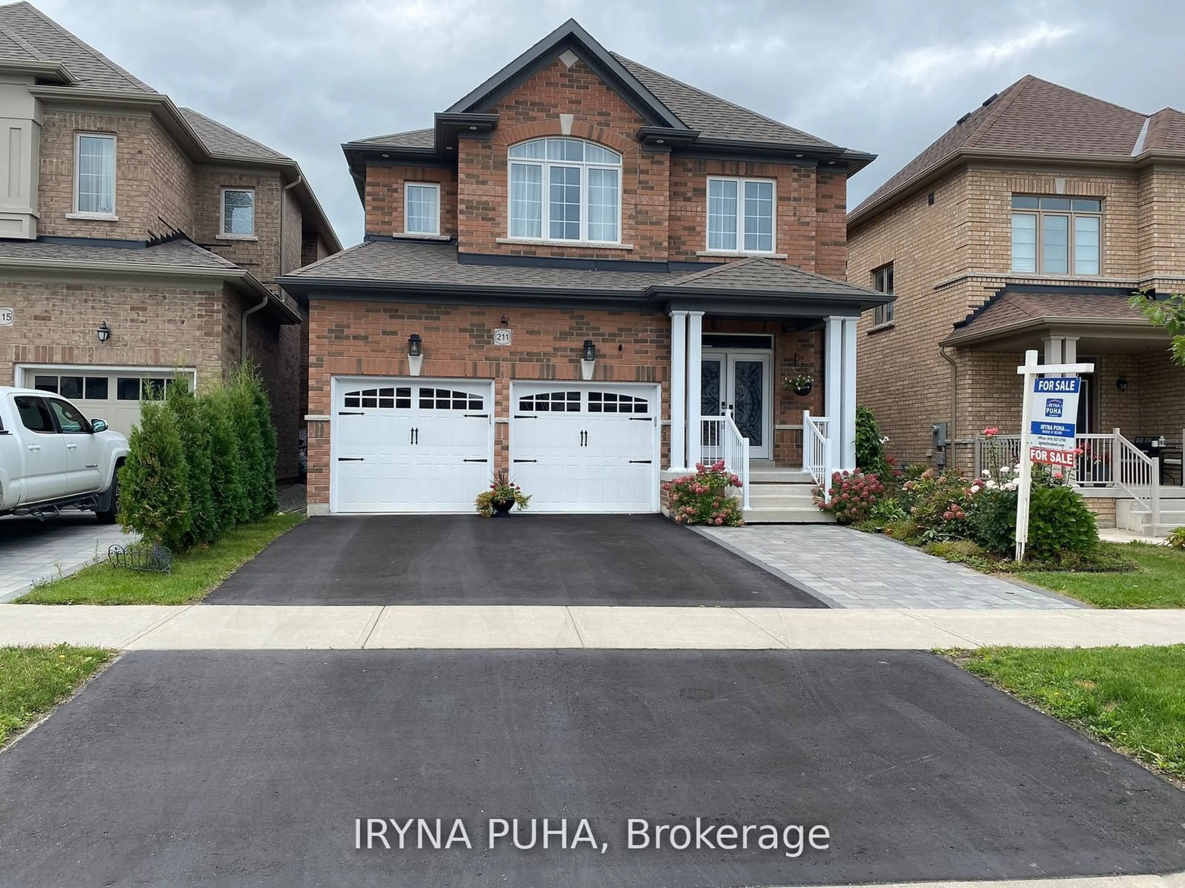 Home with brick exterior material, street for 211 Gibson Circ, Bradford West Gwillimbury Ontario L3Z 2A6