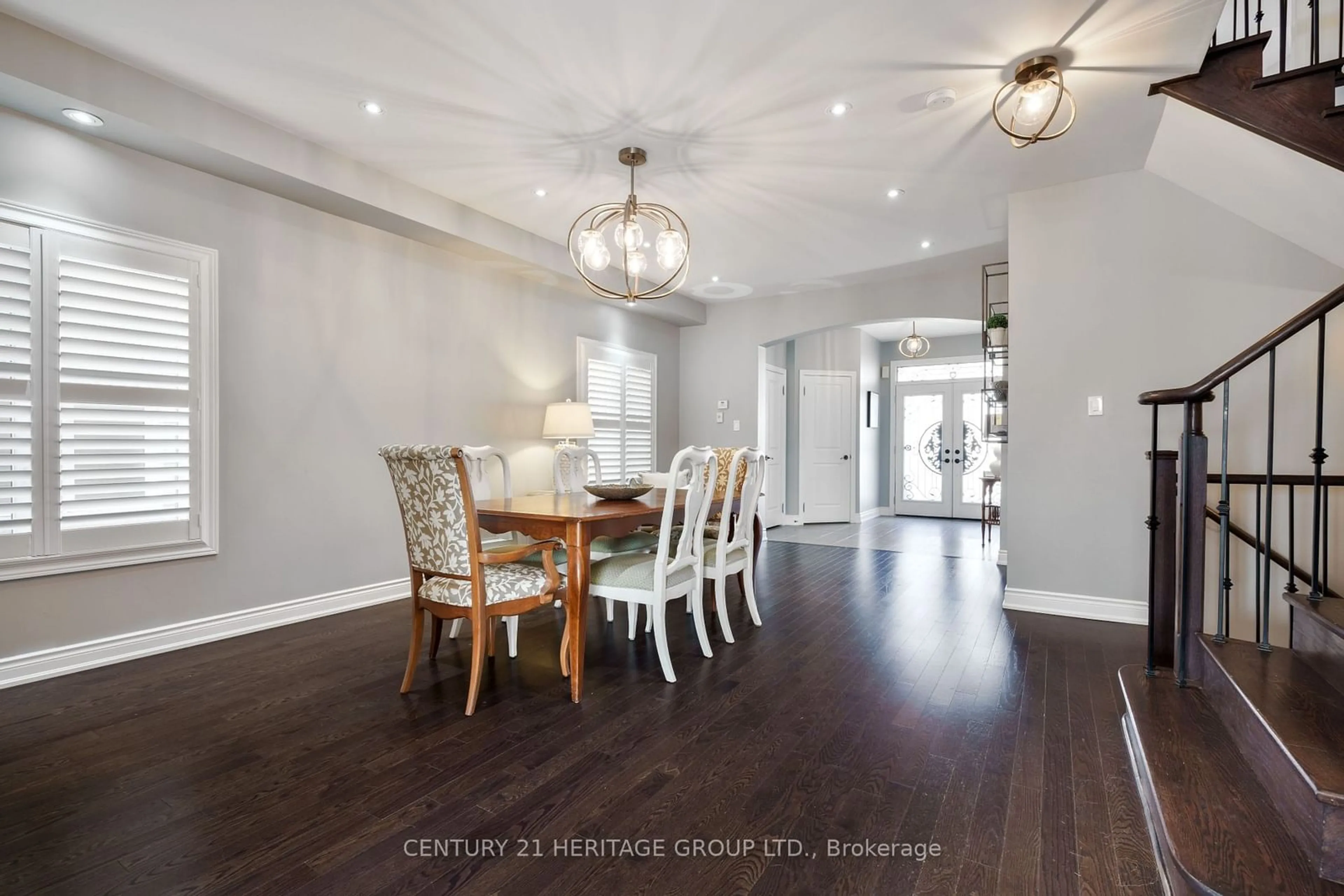 Dining room, wood/laminate floor for 41 Manor Glen Cres, East Gwillimbury Ontario L0G 1M0