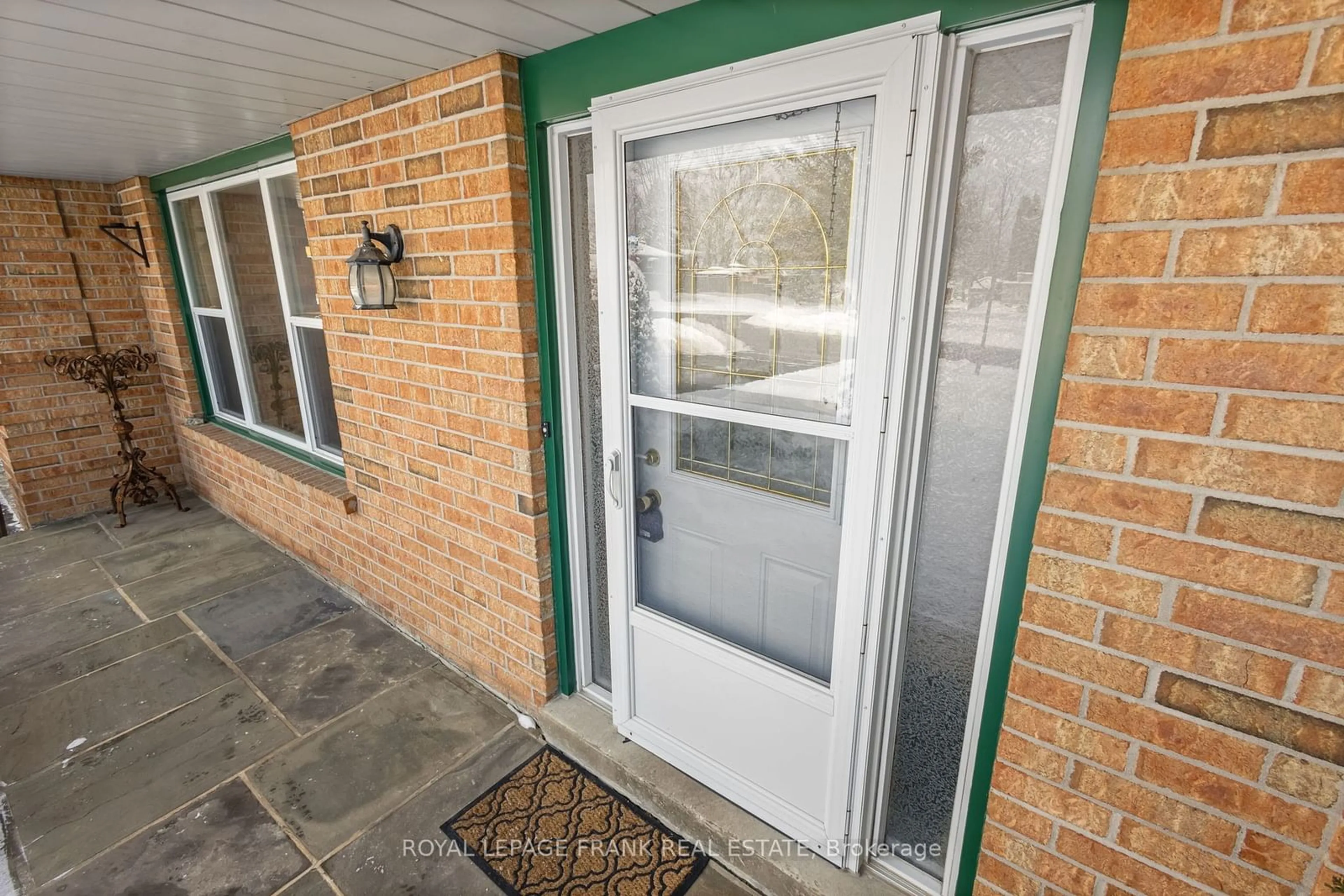 Indoor entryway for 44 Munro Cres, Uxbridge Ontario L9P 1L8