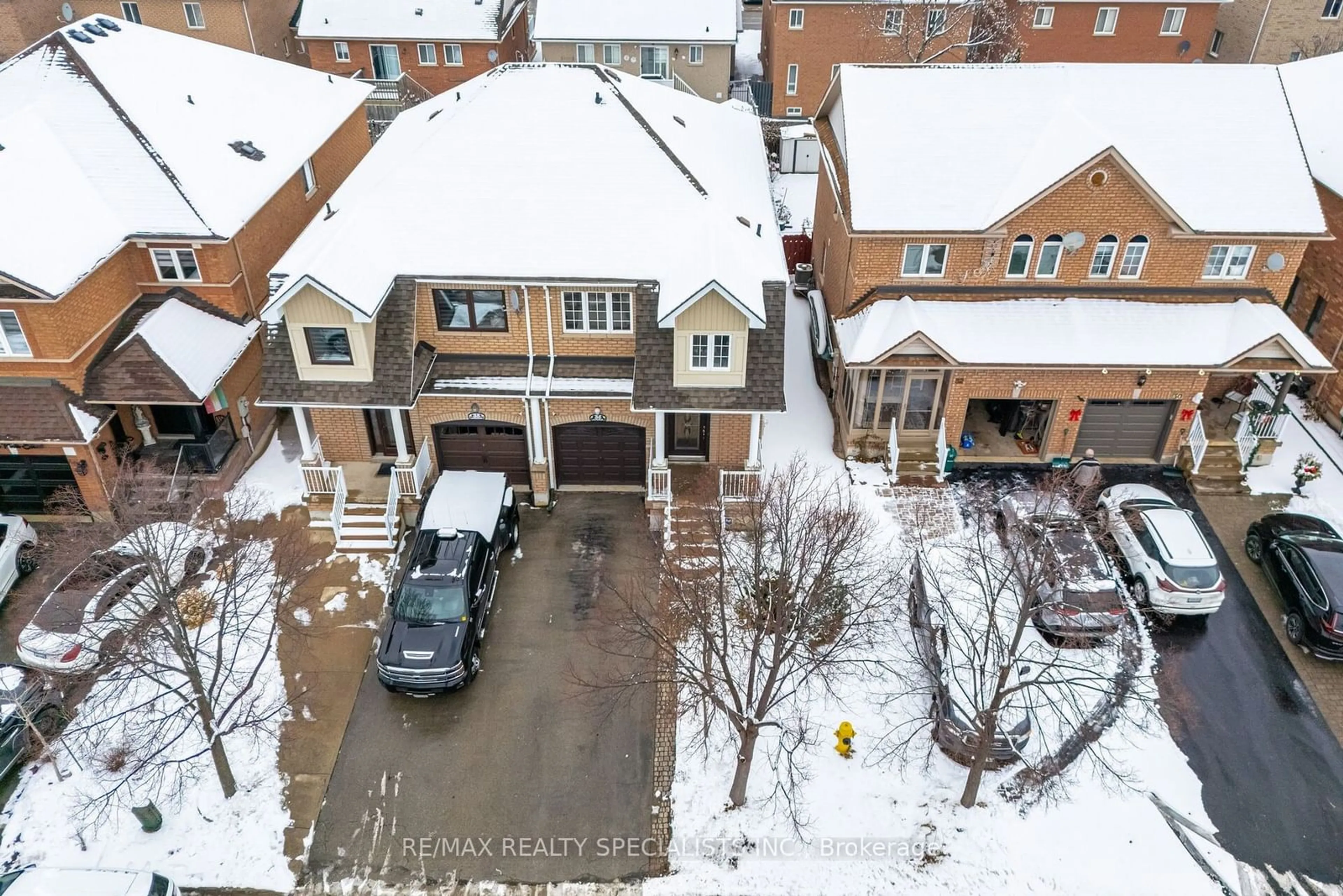 A pic from outside/outdoor area/front of a property/back of a property/a pic from drone, street for 36 La Pinta St, Vaughan Ontario L6A 3H8