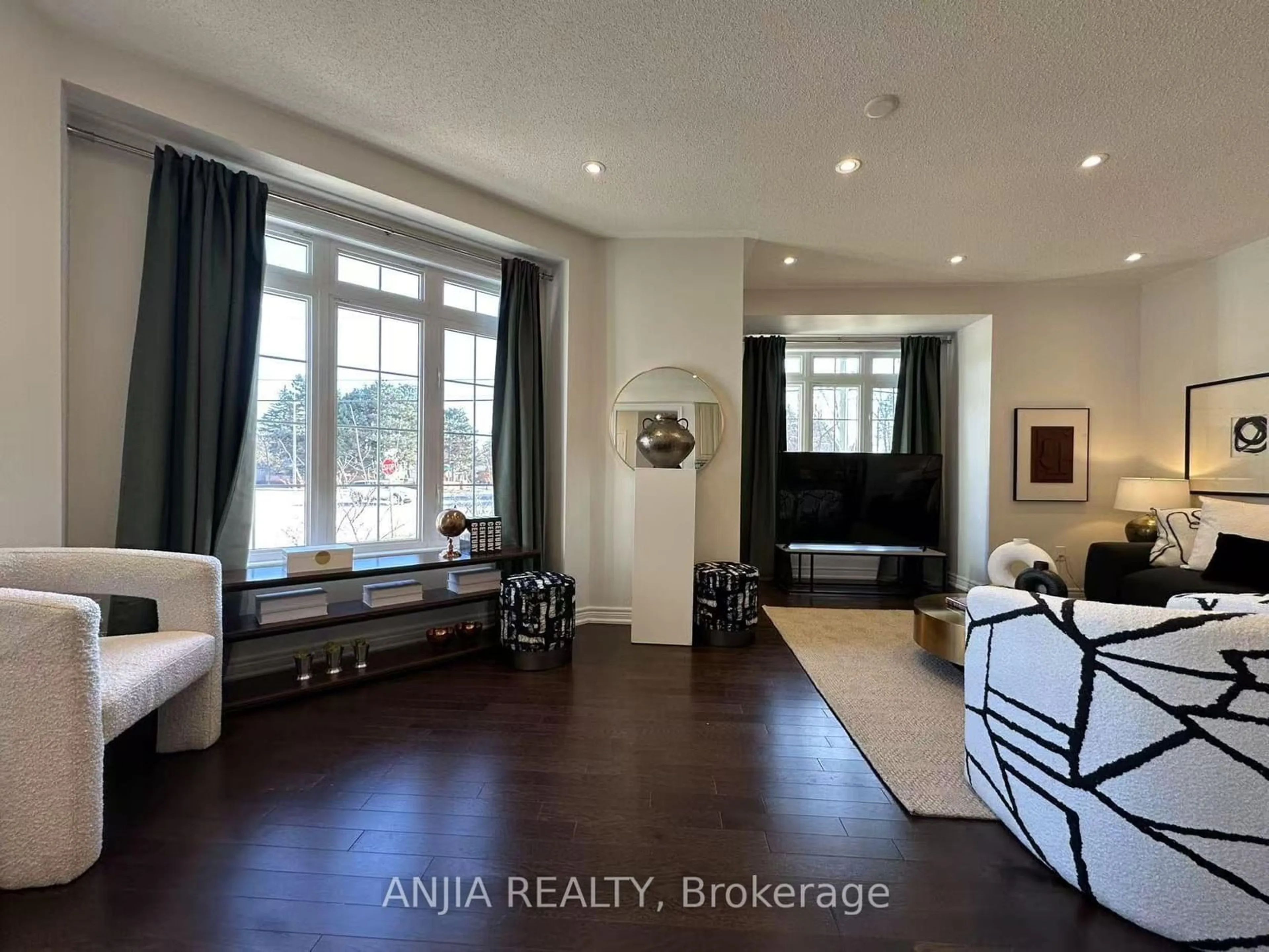 A pic of a room for 4614 16th Ave, Markham Ontario L6C 0X6