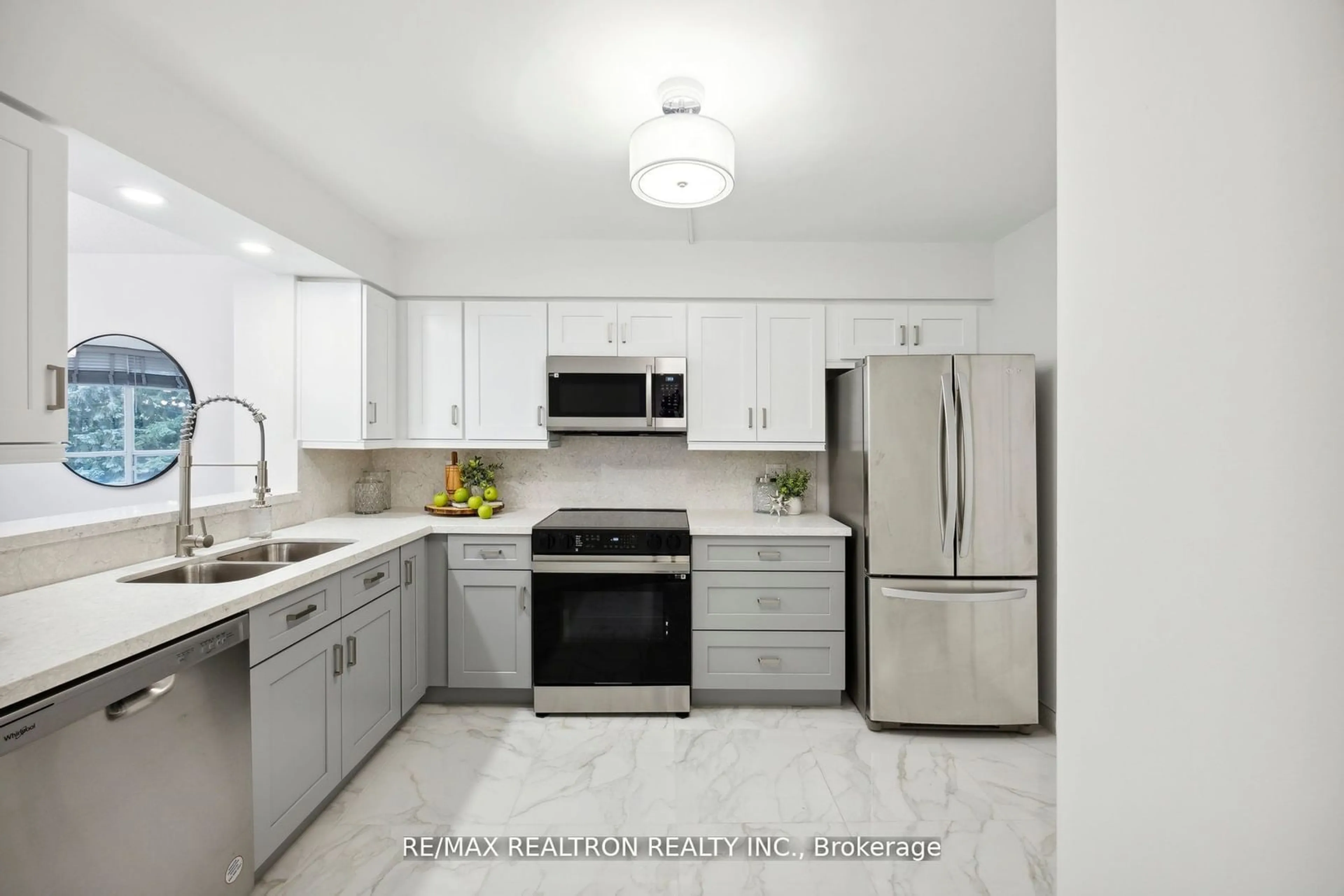 Standard kitchen, ceramic/tile floor for 120 Promenade Circ #406, Vaughan Ontario L4J 7W9