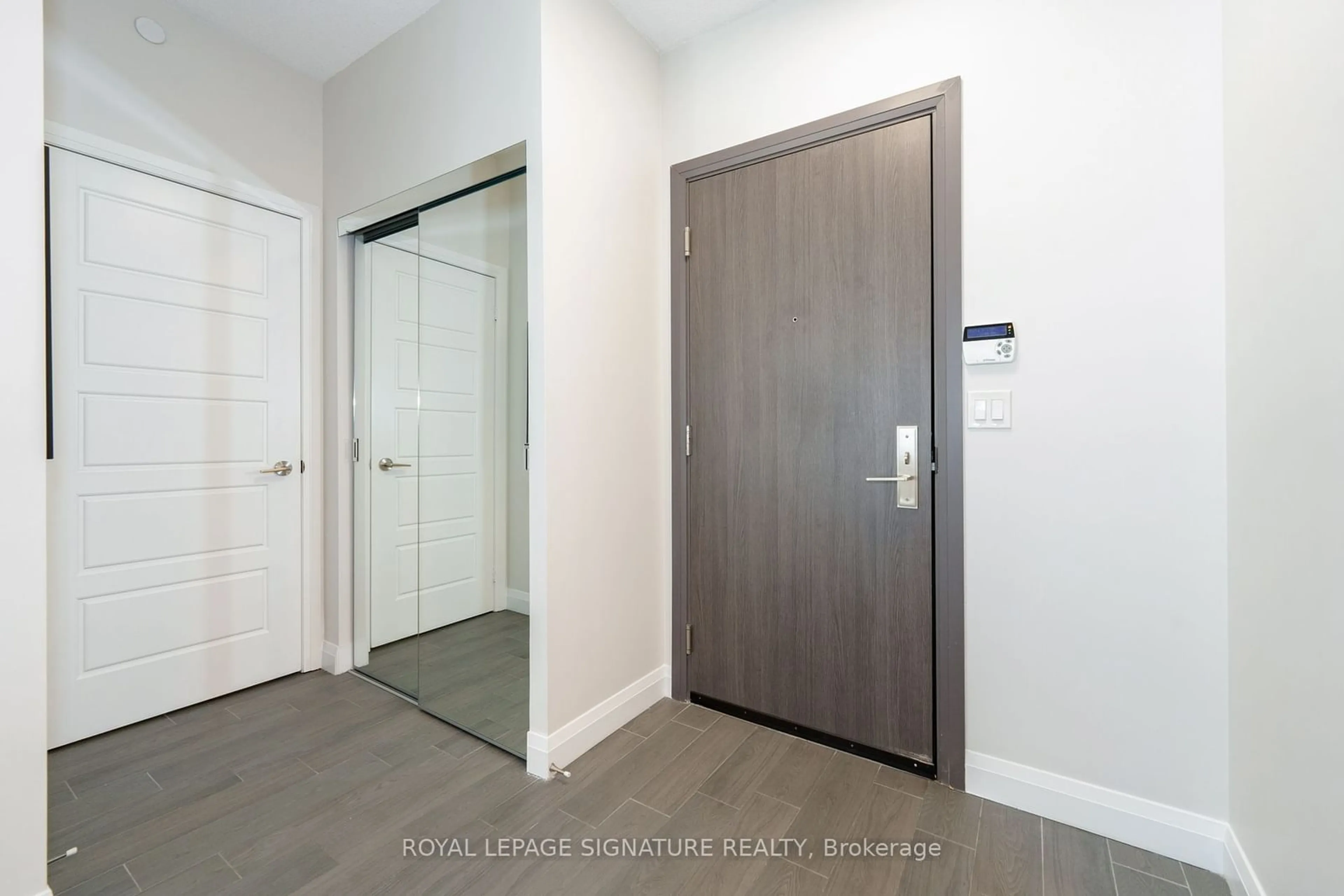 Indoor entryway for 15 Water Walk Dr #1709, Markham Ontario L6G 0G2