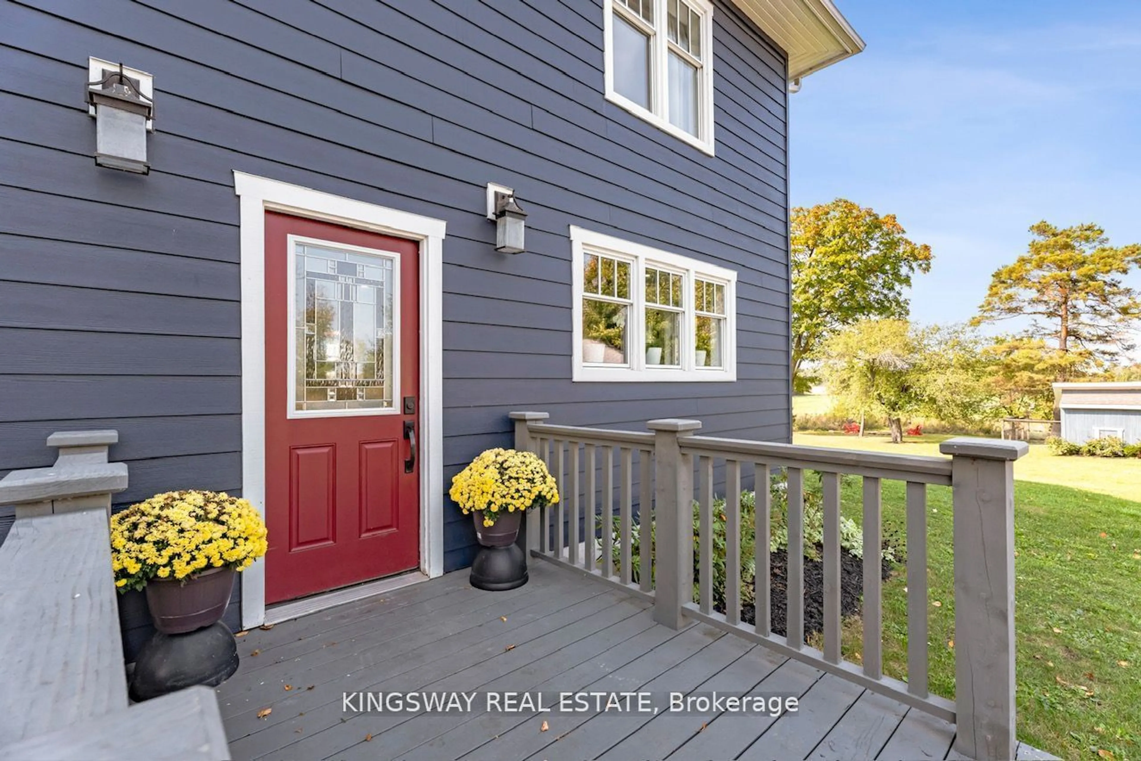 Indoor entryway for 2612 10th Line, Innisfil Ontario L9S 3R2