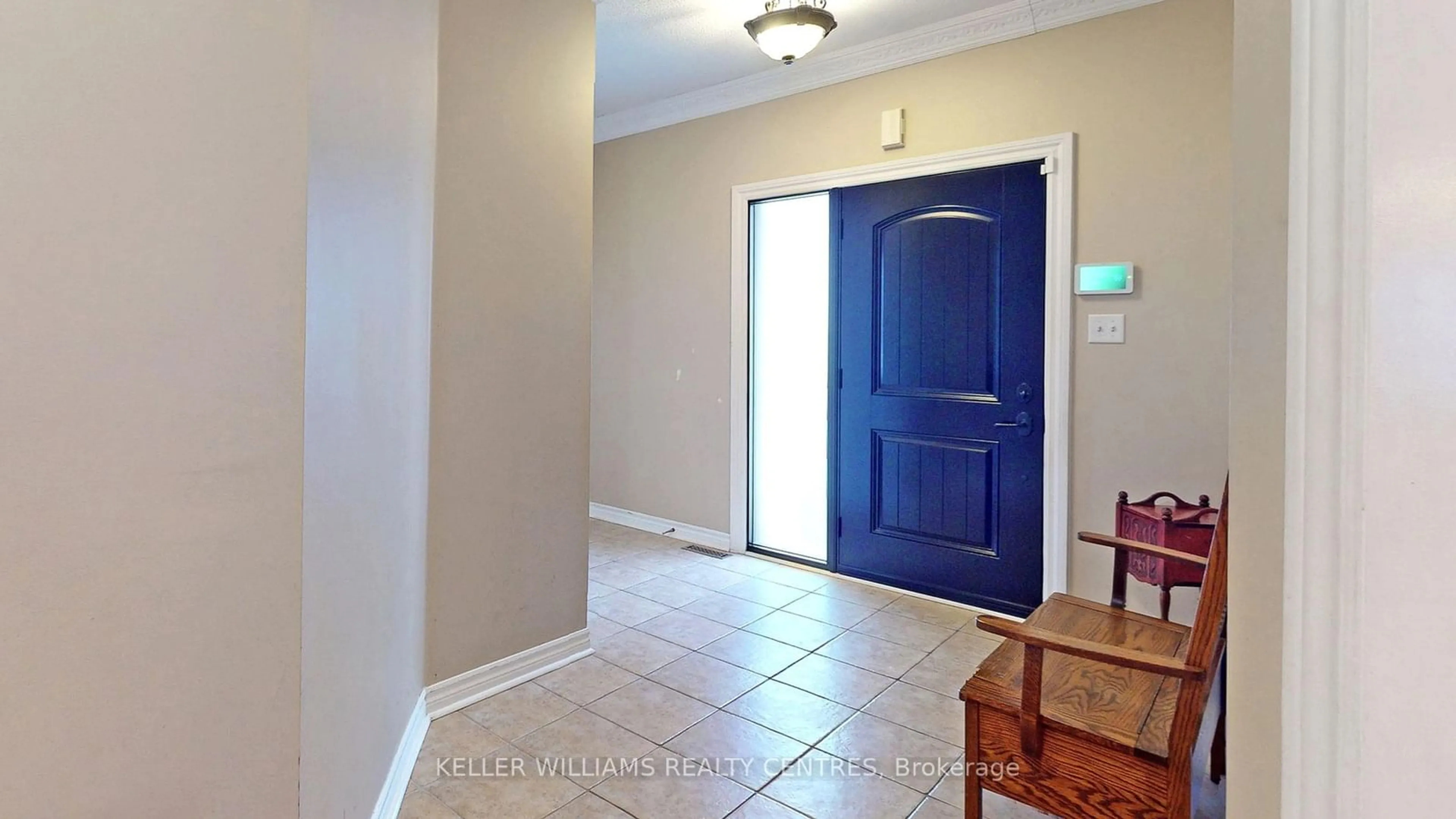 Indoor entryway for 36 Arlington Dr, Georgina Ontario L4P 4H5