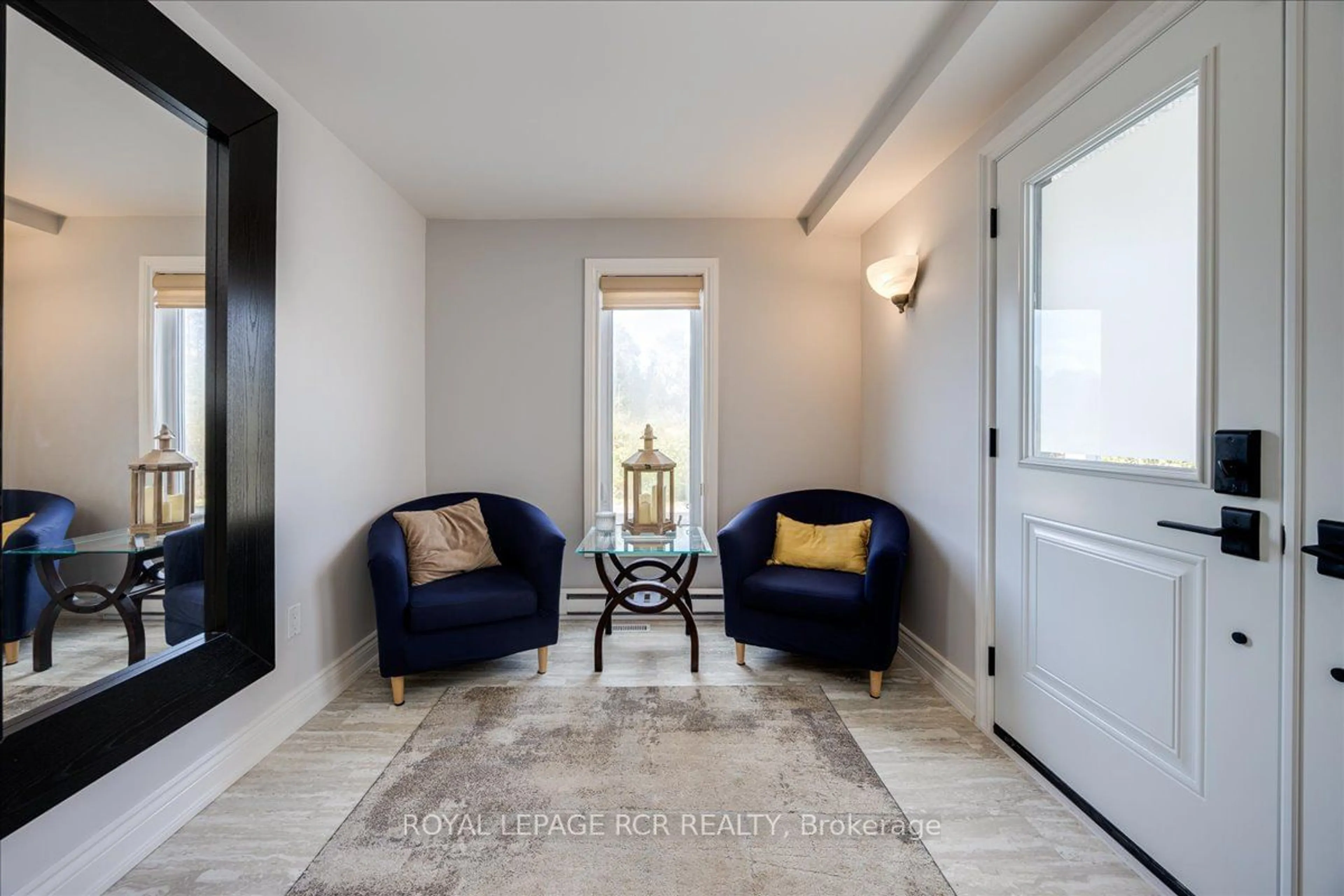 Indoor entryway for 21324 McCowan Rd, East Gwillimbury Ontario L0G 1M0