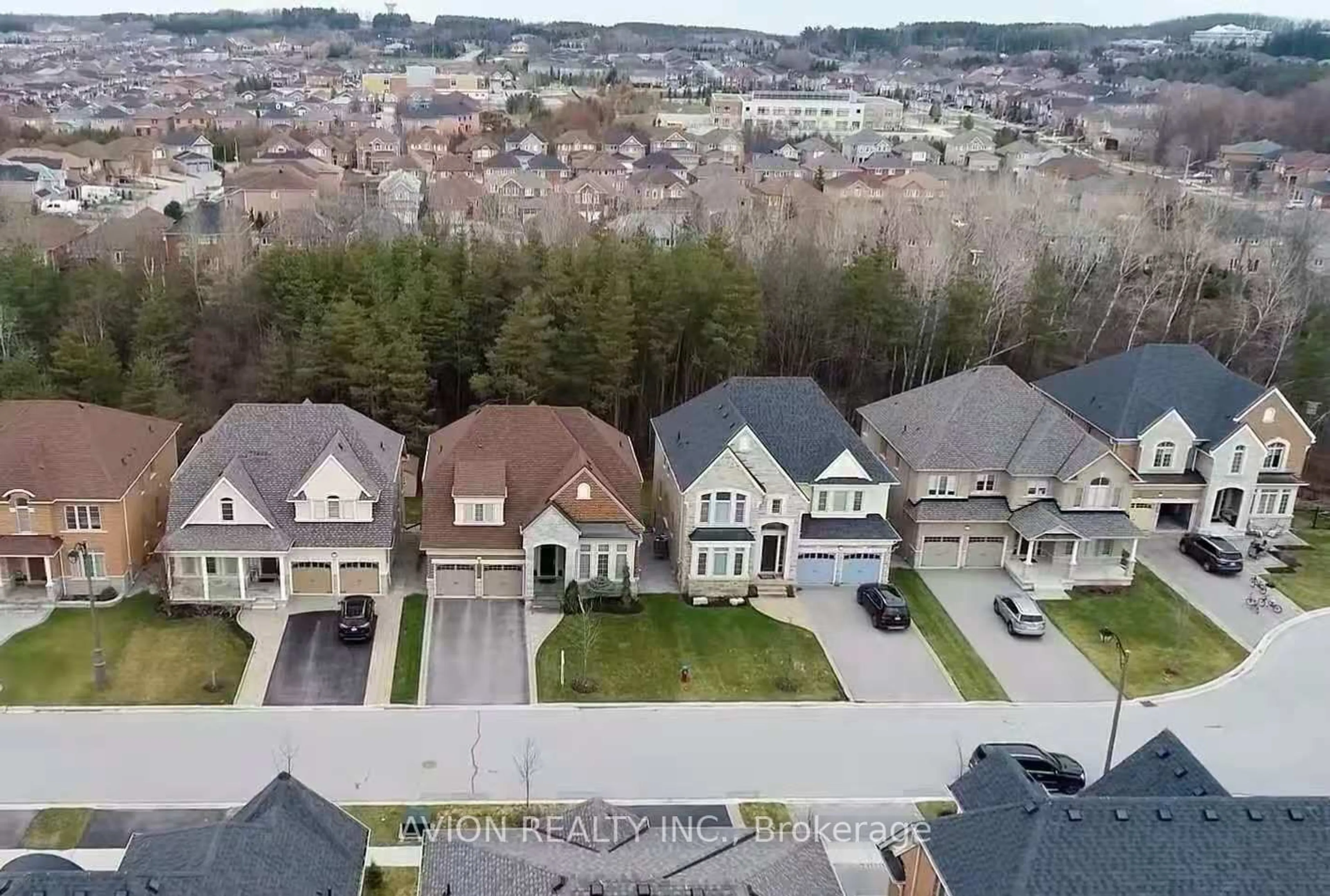 A pic from outside/outdoor area/front of a property/back of a property/a pic from drone, unknown for 41 Pheasant Dr, Richmond Hill Ontario L4E 0T5