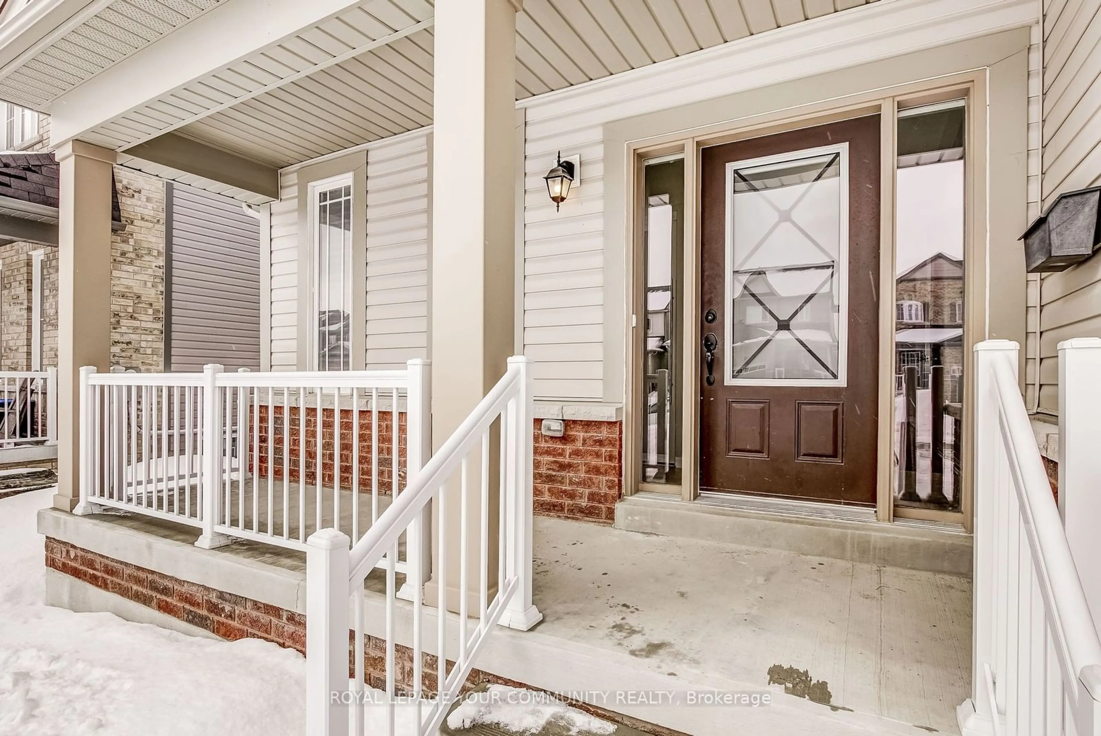 Indoor entryway for 16 Don Hadden Cres, Brock Ontario L0C 1H0