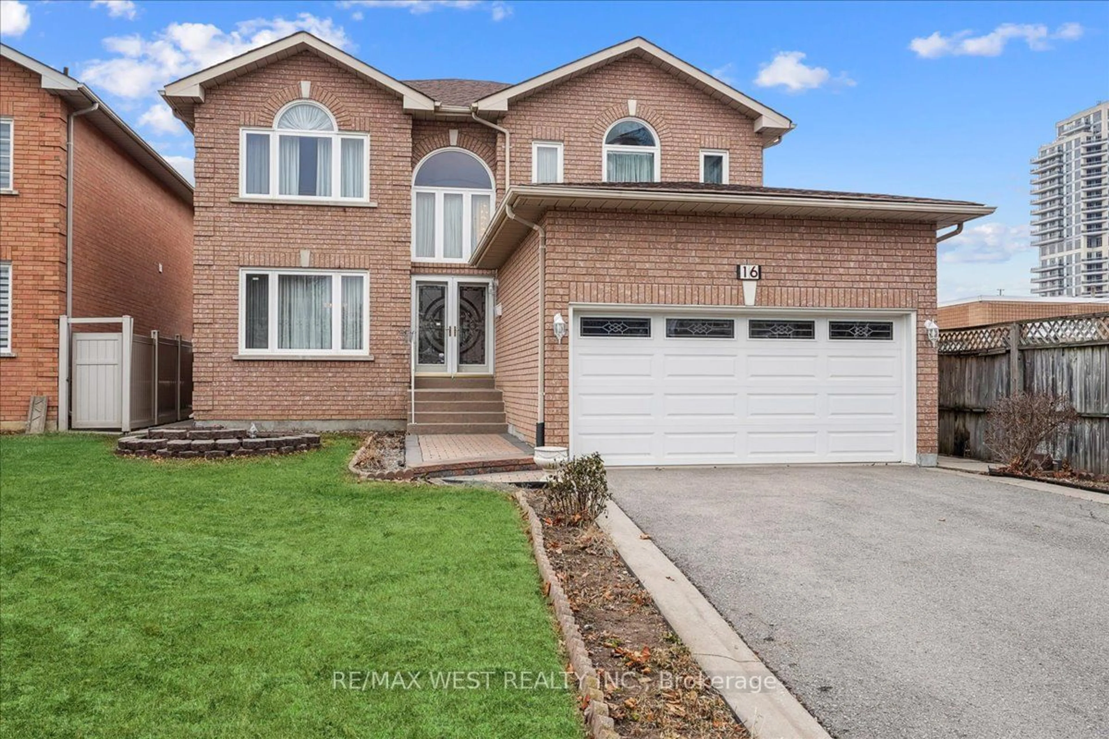 Home with brick exterior material, street for 16 Oak Ave, Richmond Hill Ontario L4C 6R7