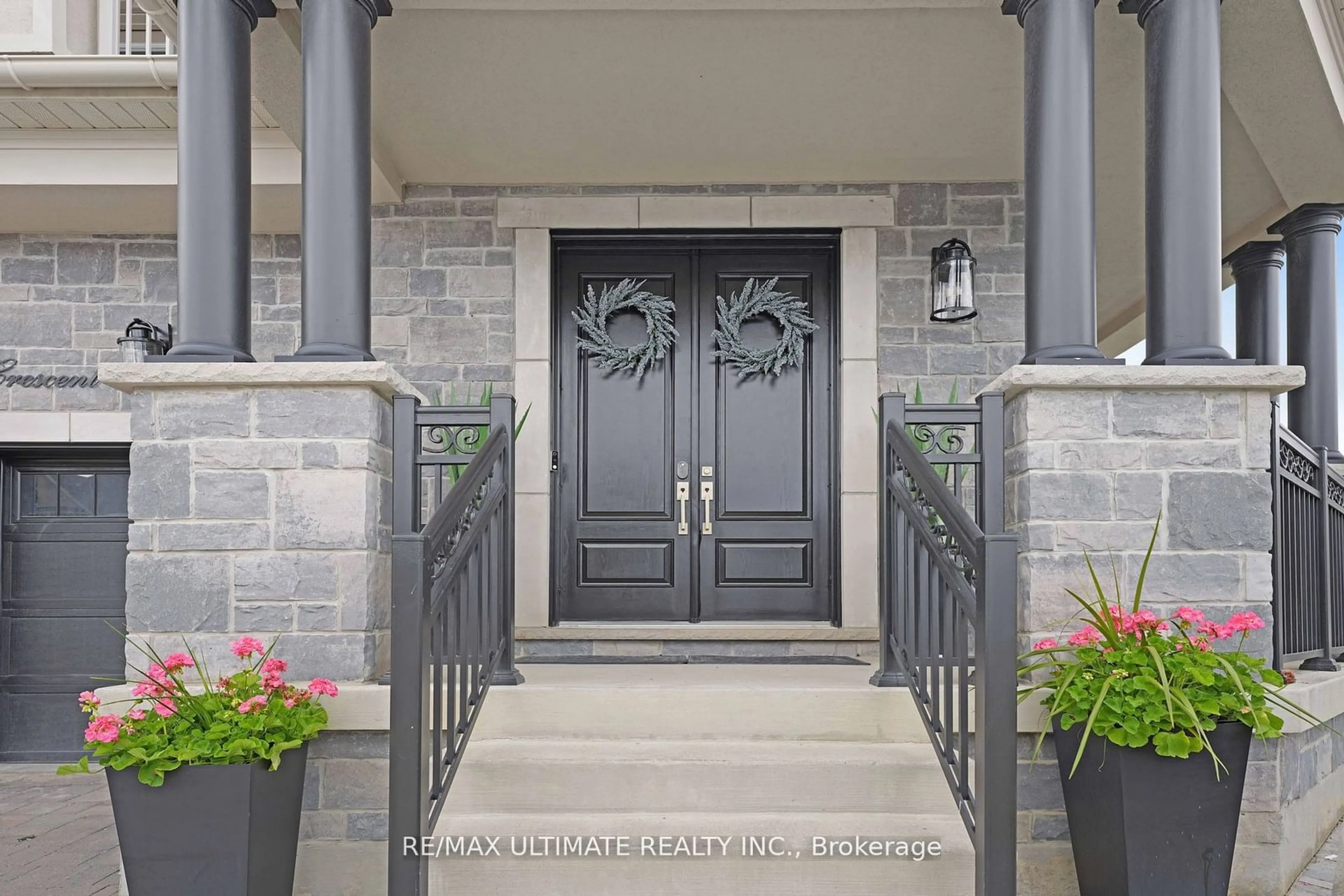 Indoor entryway for 143 Dunrobin Cres, Vaughan Ontario L4H 4L6