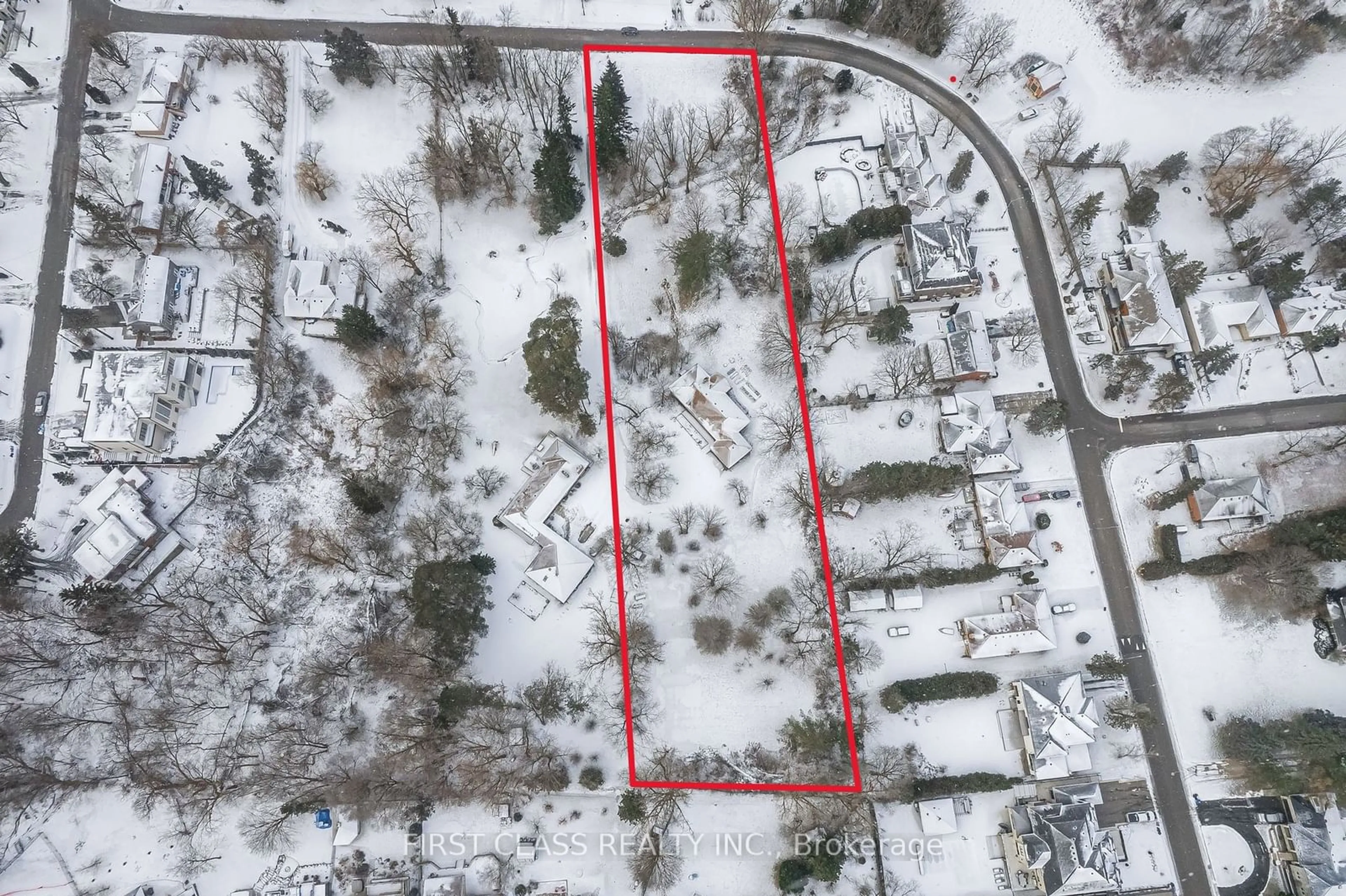 A pic from outside/outdoor area/front of a property/back of a property/a pic from drone, street for 179 Martin St, King Ontario L7B 1J5