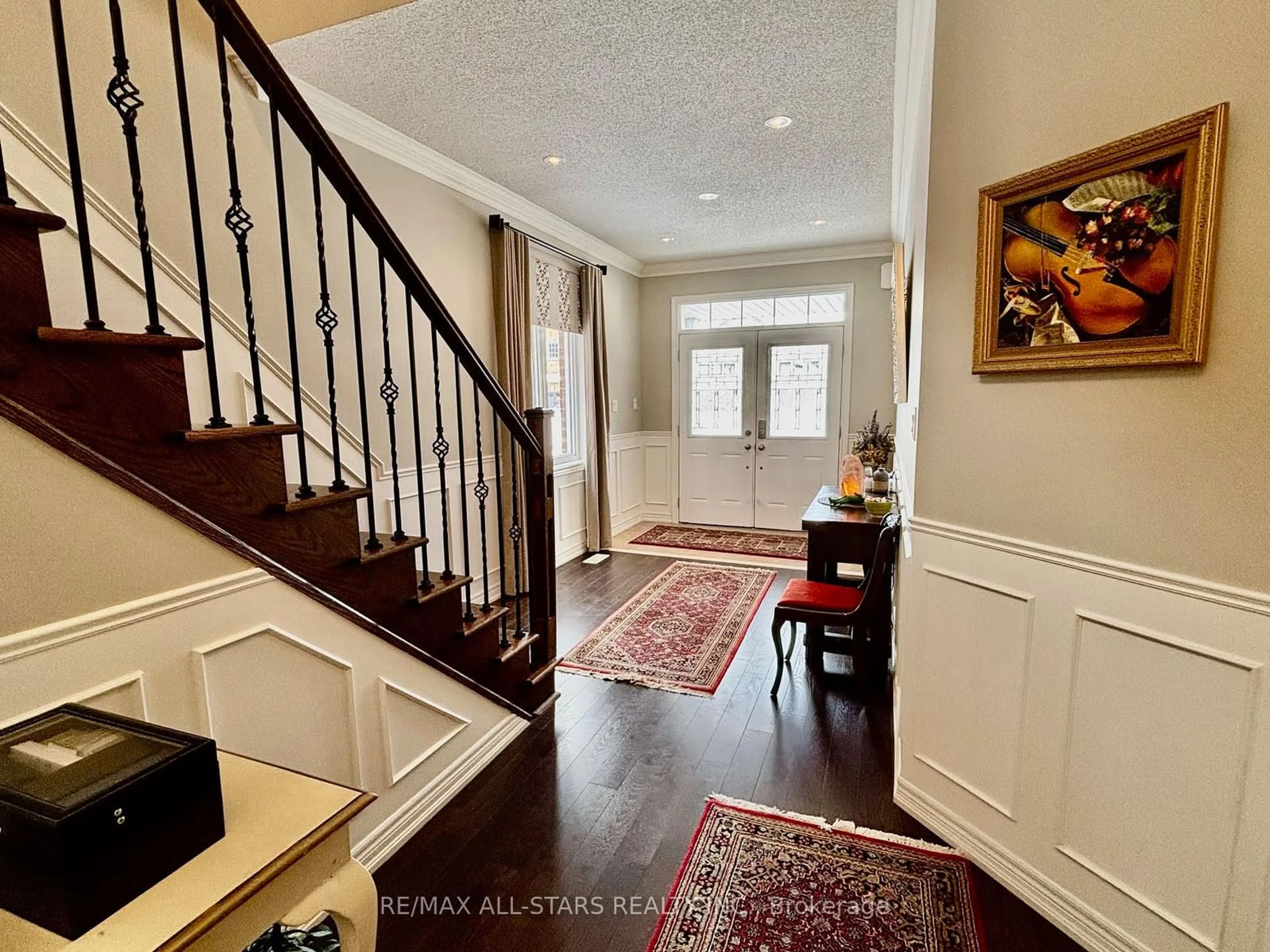 Indoor entryway for 57 Scotia Rd, Georgina Ontario L0E 1R0