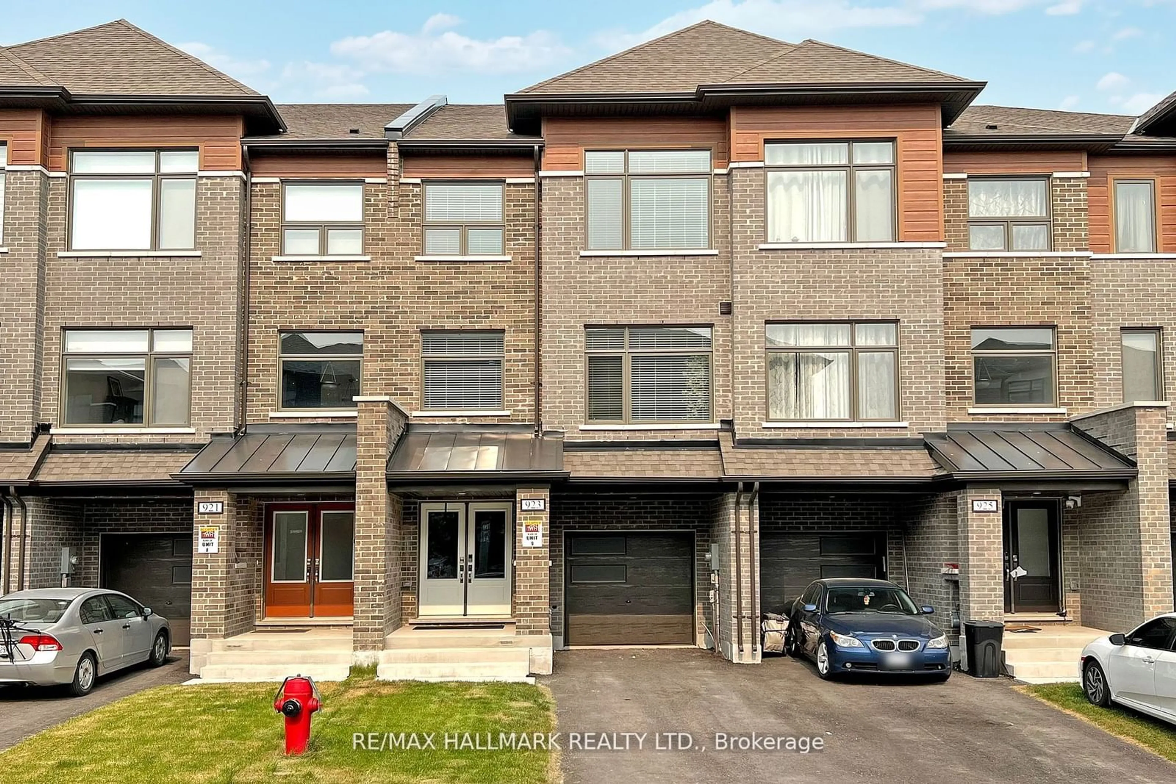 Home with brick exterior material, street for 923 Isaac Phillips Way, Newmarket Ontario L3X 2Y8