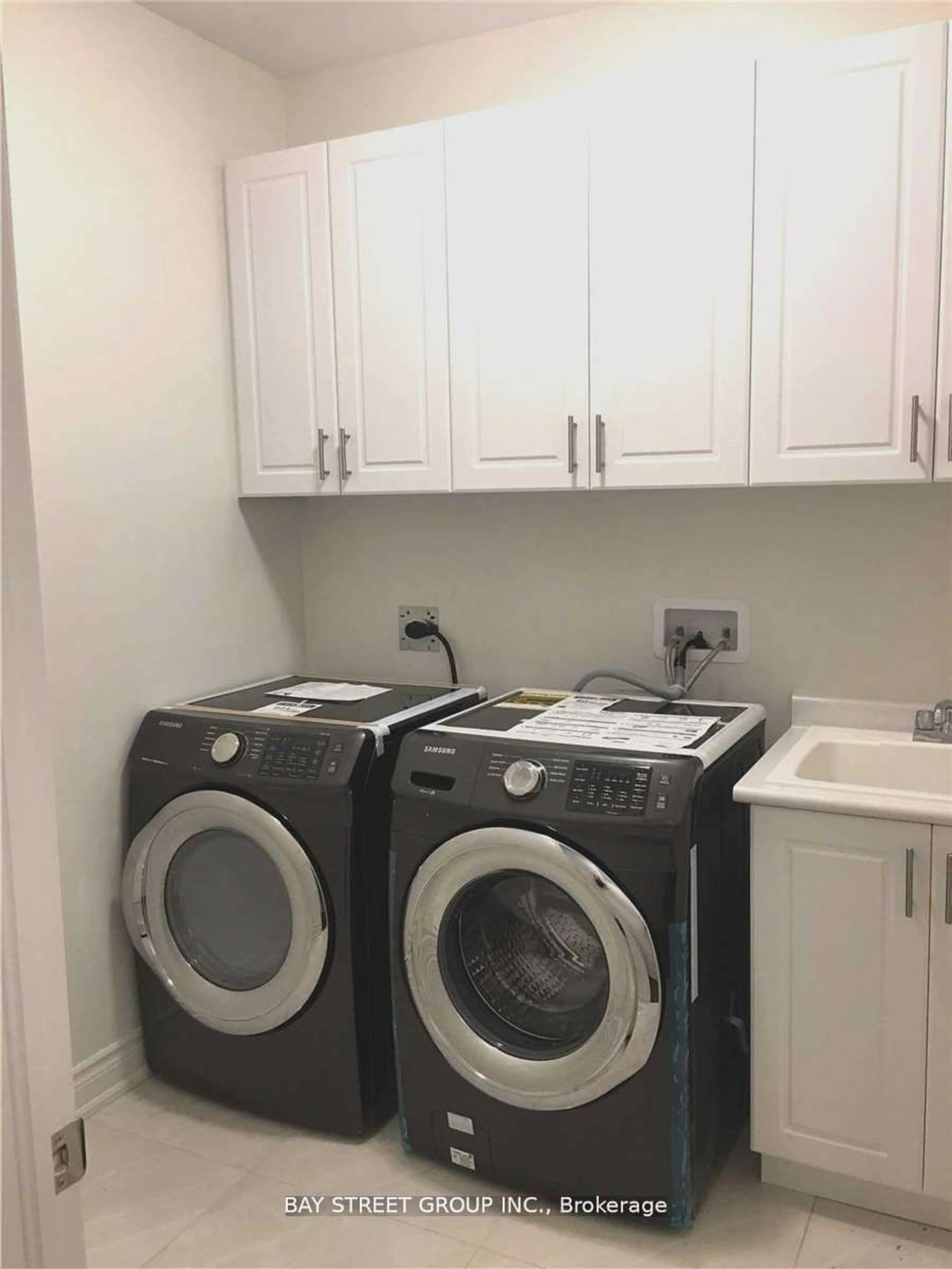 Laundry room for 7 Yarrow Lane, East Gwillimbury Ontario L9N 0T4