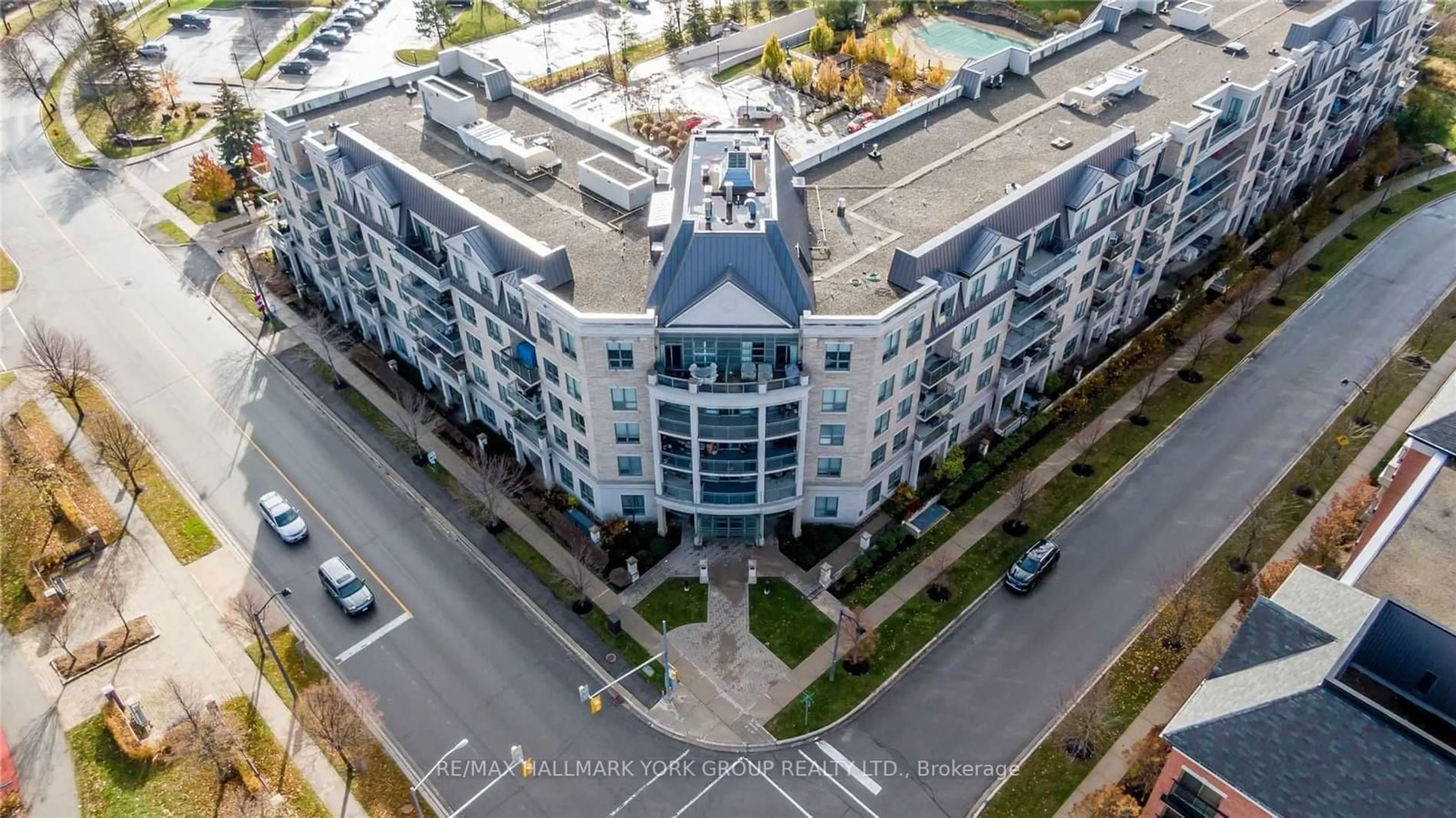 A pic from outside/outdoor area/front of a property/back of a property/a pic from drone, city buildings view from balcony for 180 John West Way #211, Aurora Ontario L4G 0R3