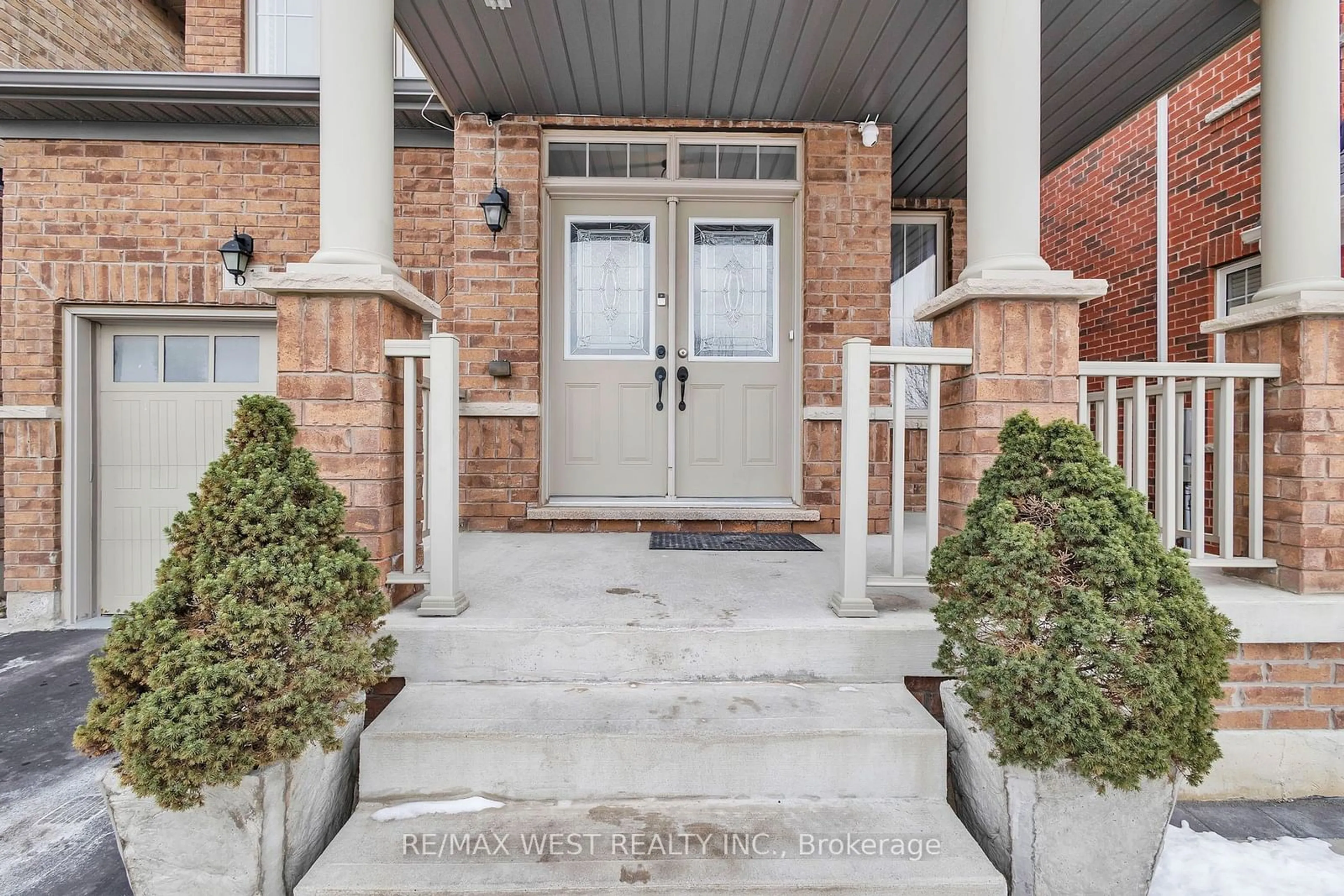 Indoor entryway for 61 Richler Ave, Vaughan Ontario L4H 3Y6