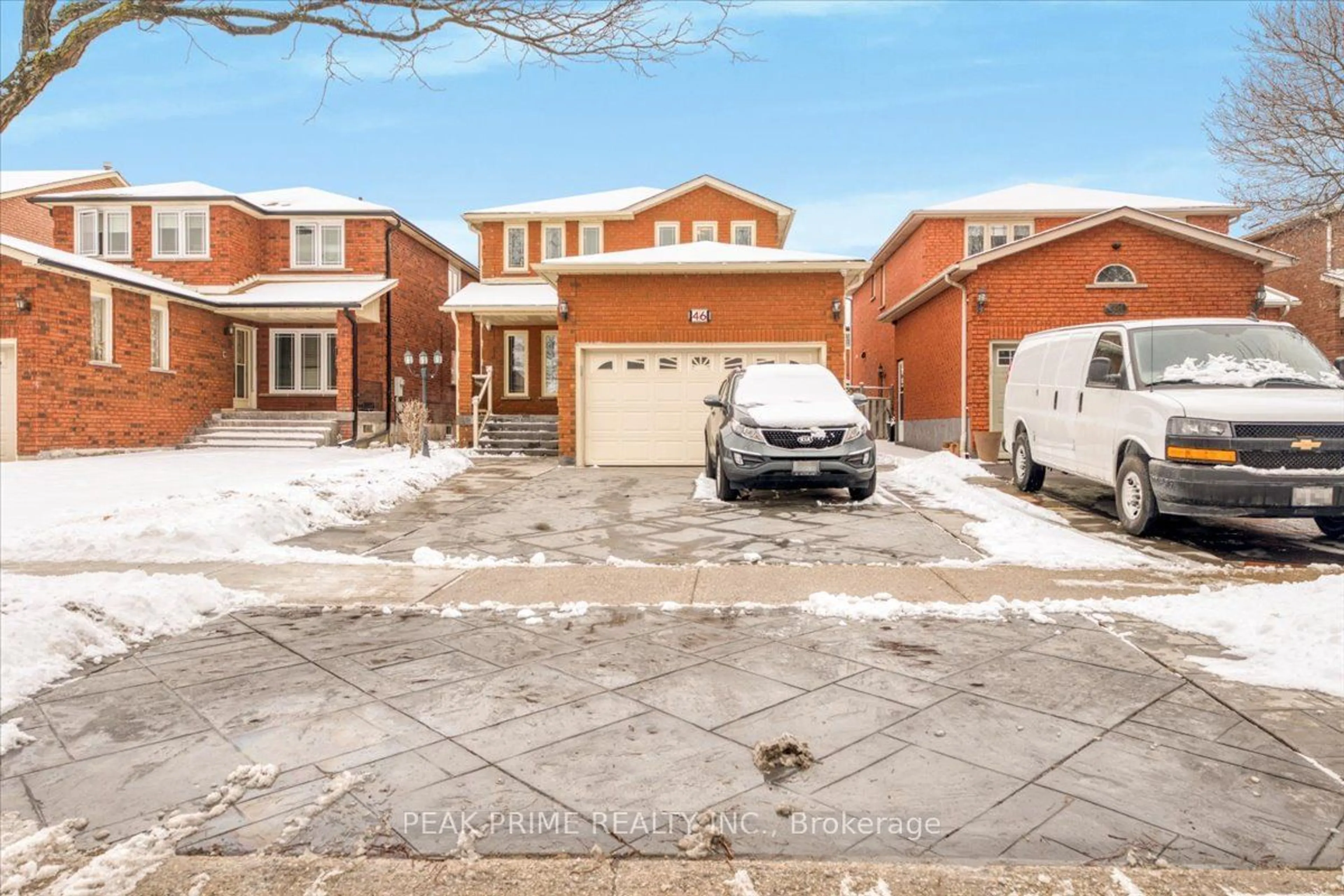 A pic from outside/outdoor area/front of a property/back of a property/a pic from drone, street for 46 Sungold Crt, Vaughan Ontario L4L 8C6