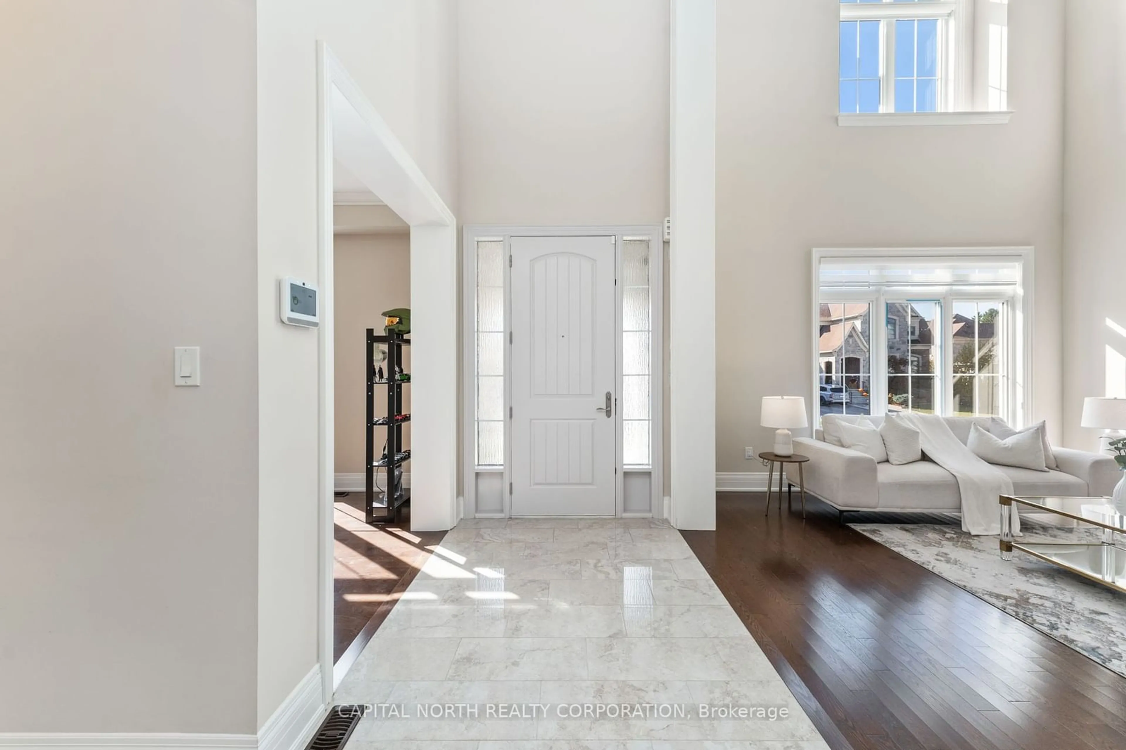 Indoor entryway for 7 Kinghorn Rd, King Ontario L7B 0M8