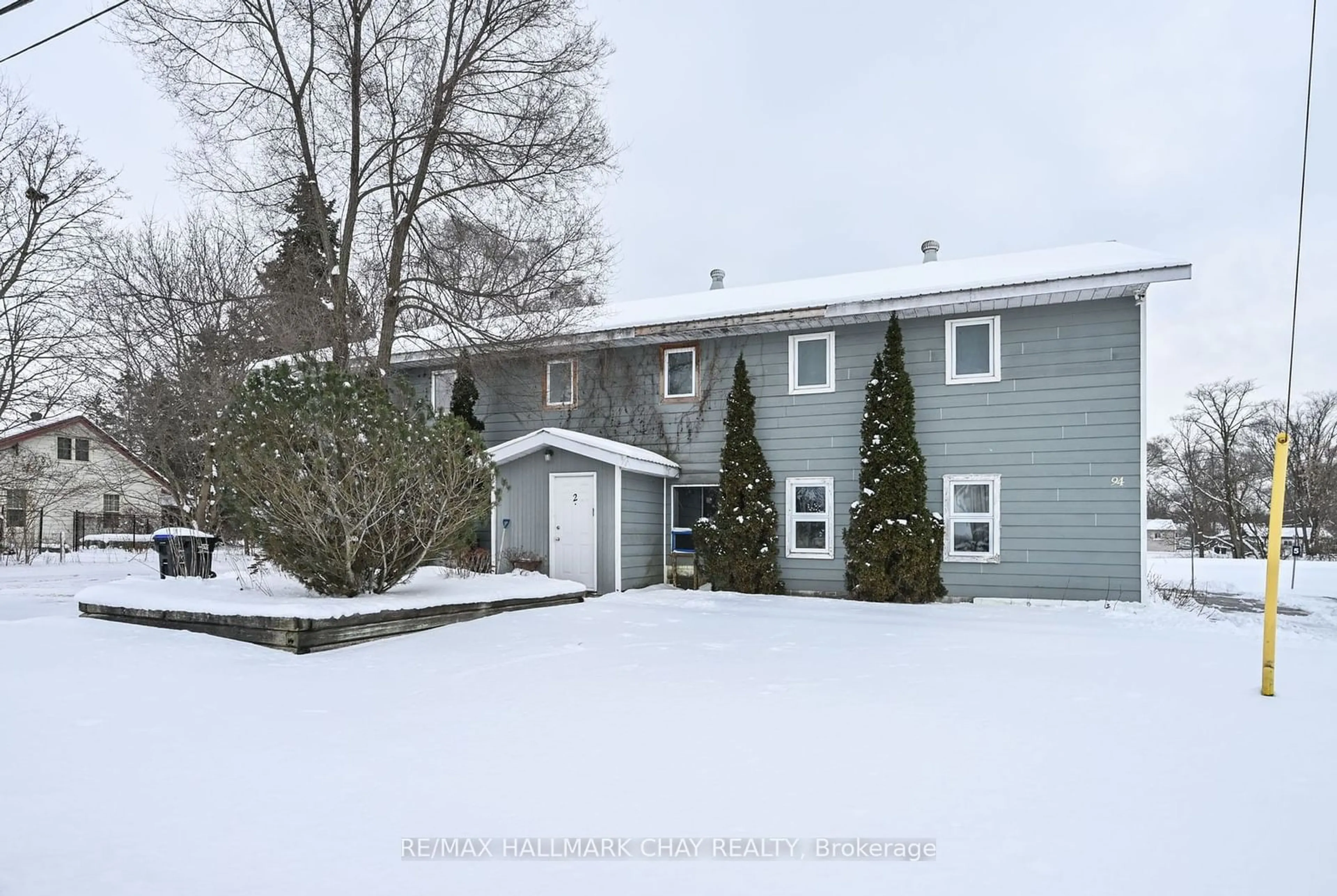 A pic from outside/outdoor area/front of a property/back of a property/a pic from drone, street for 94 King St, Essa Ontario L0M 1B0